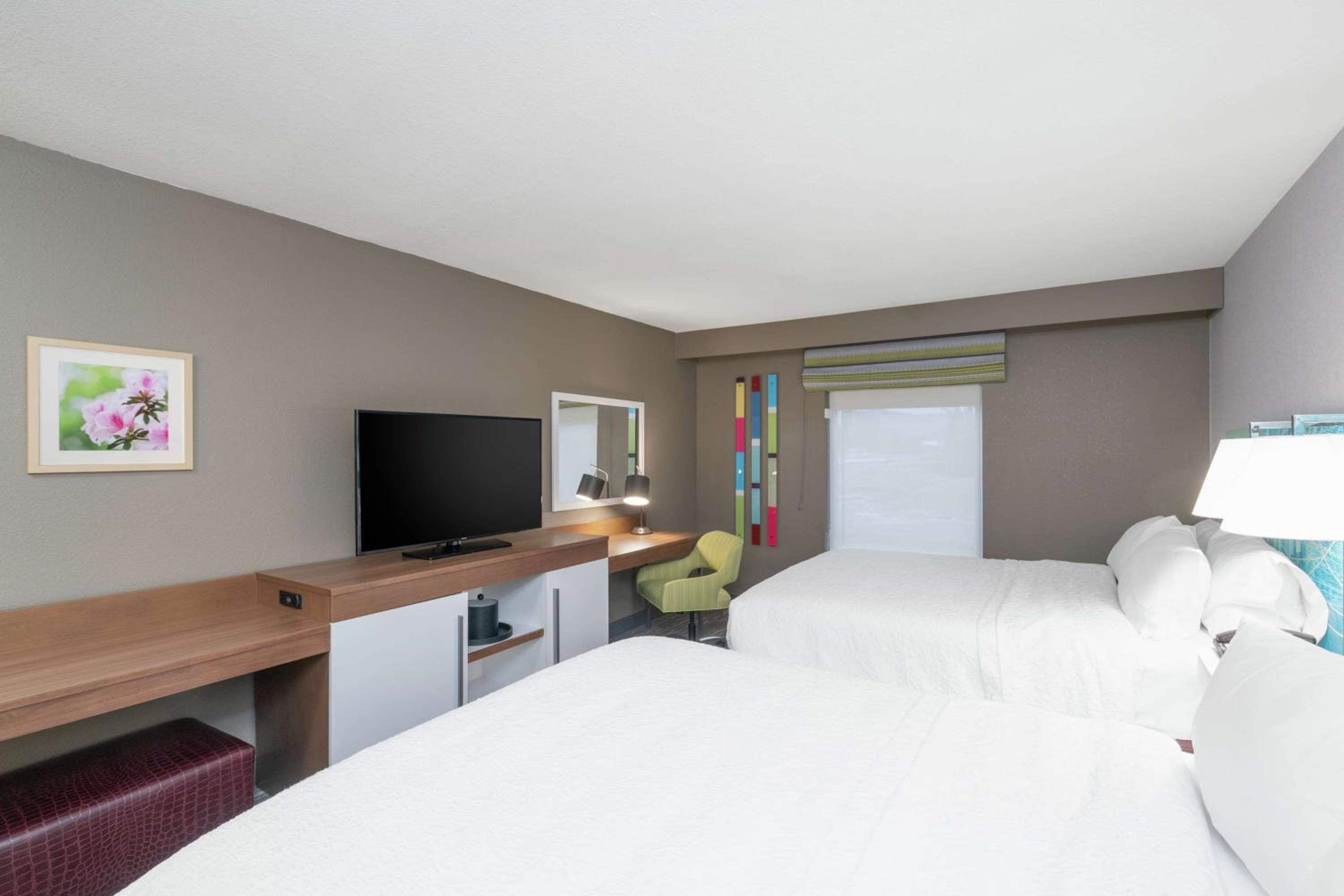Queen Room with Two Queen Beds - Non-Smoking - Photo 1