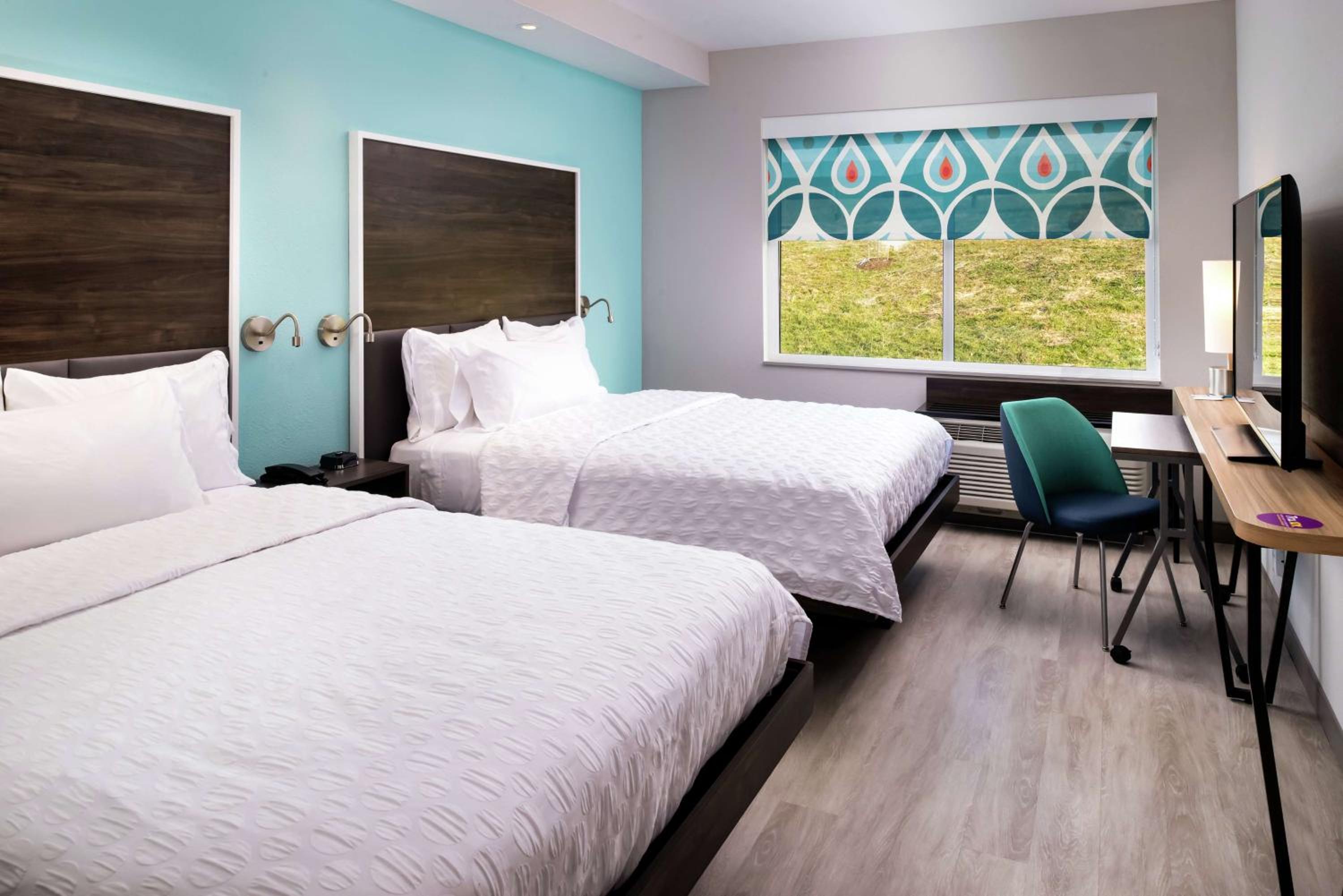 Queen Room with Two Queen Beds - Photo 1
