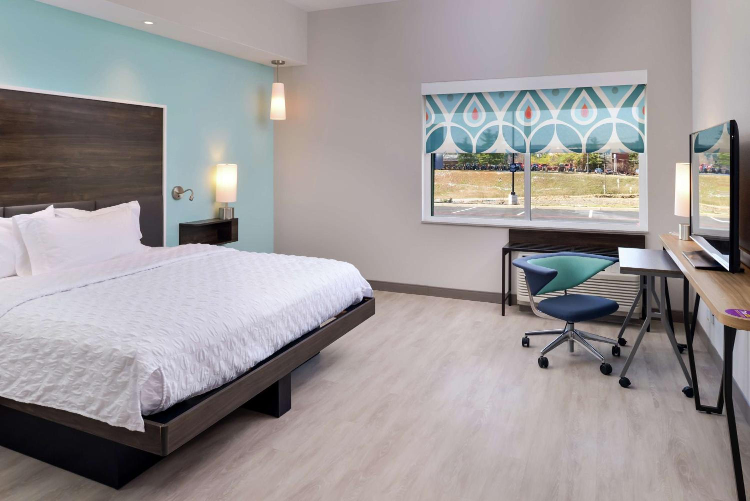 King Room with Accessible Tub - Mobility Access - Photo 9