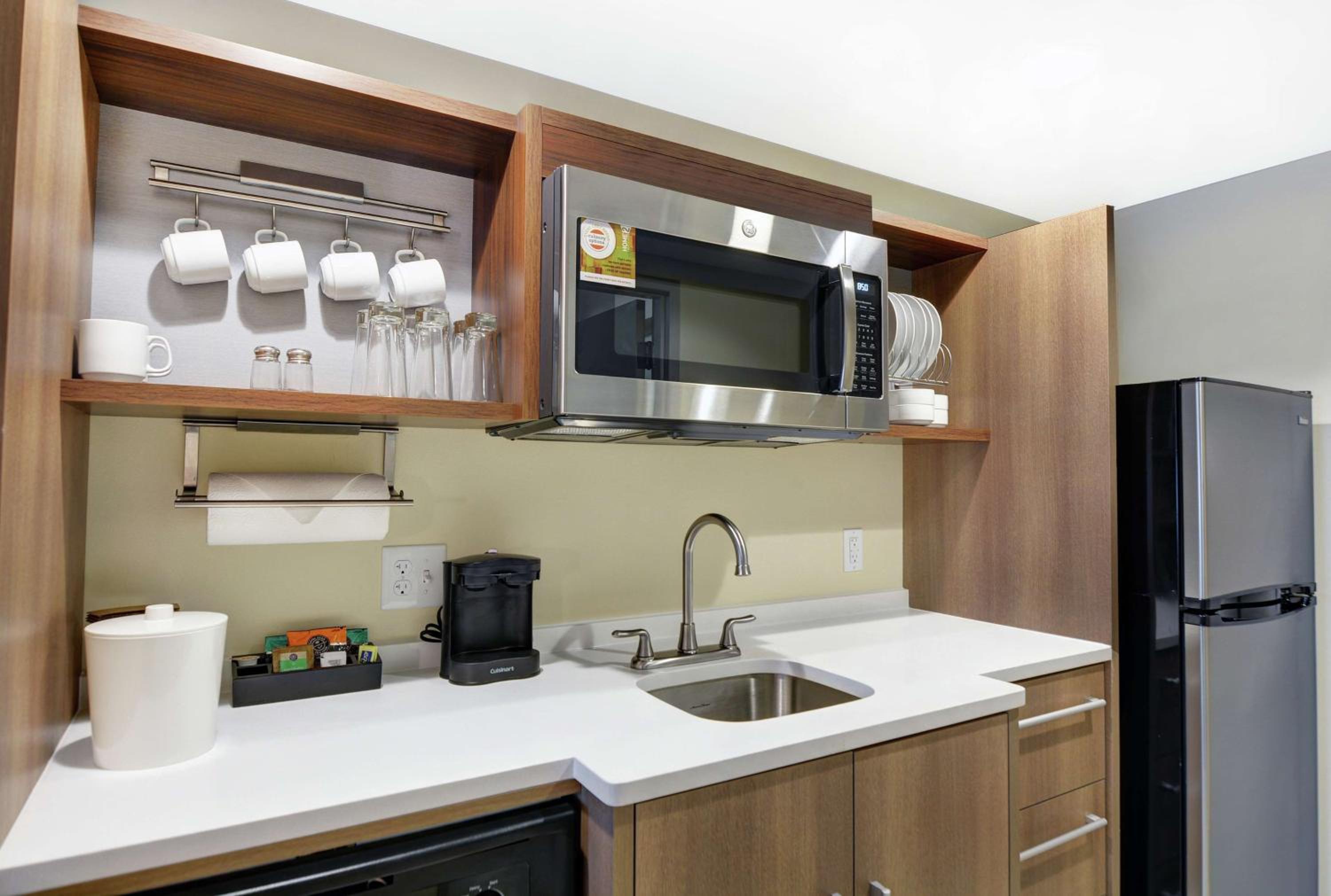 King Studio Suite - Non-Smoking - Photo 2