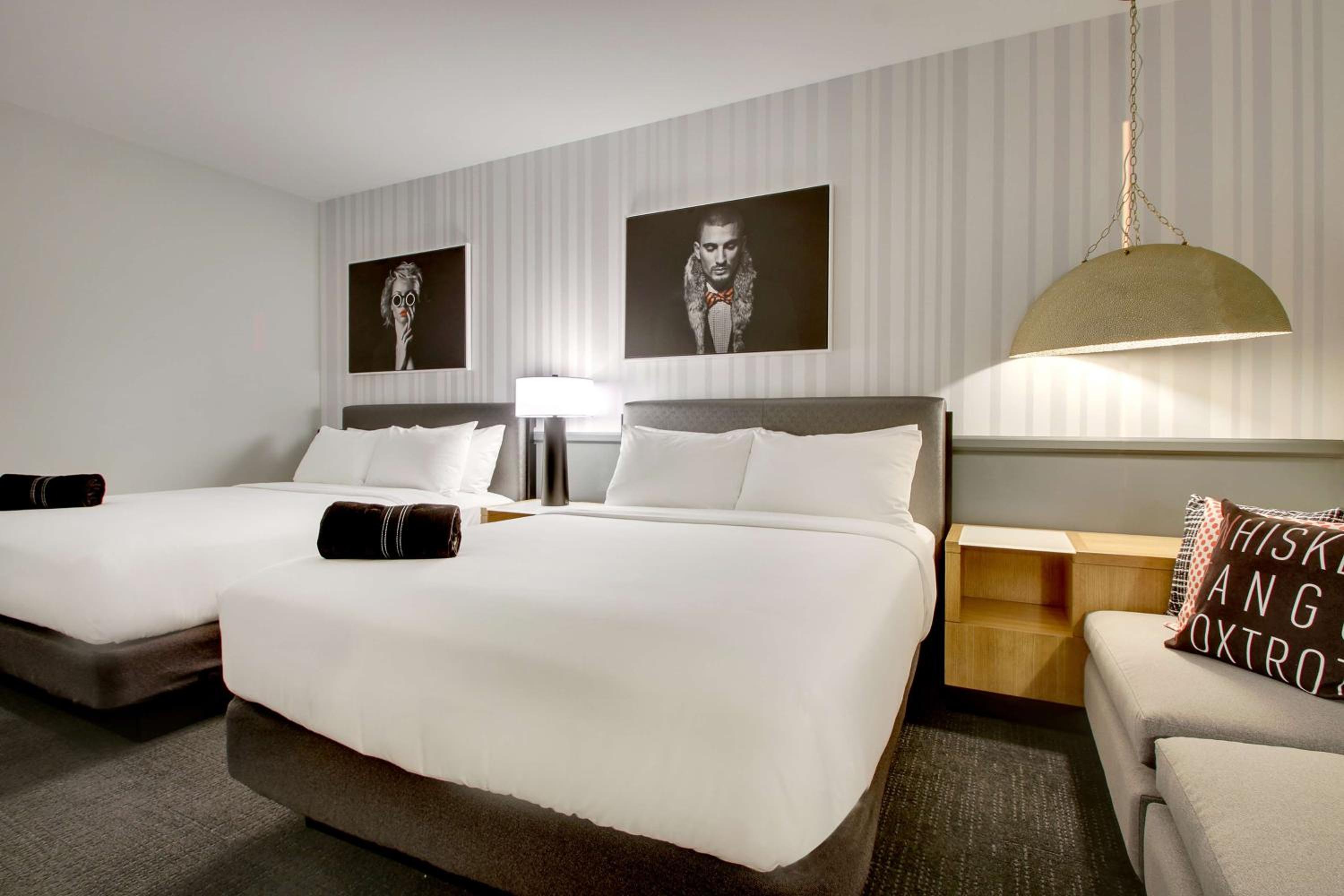 Queen Room with Two Queen Beds - Photo 5
