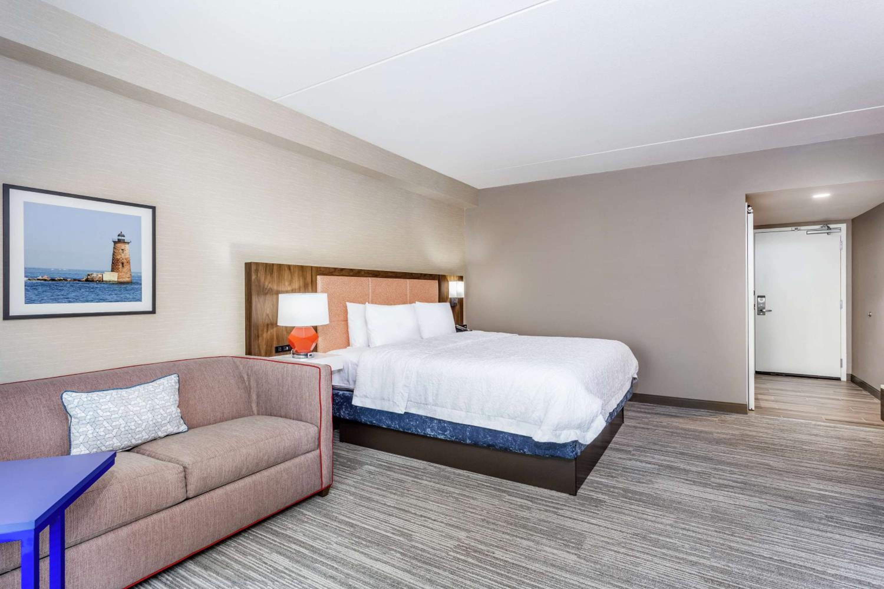King Room with Sofa Bed - Photo 3