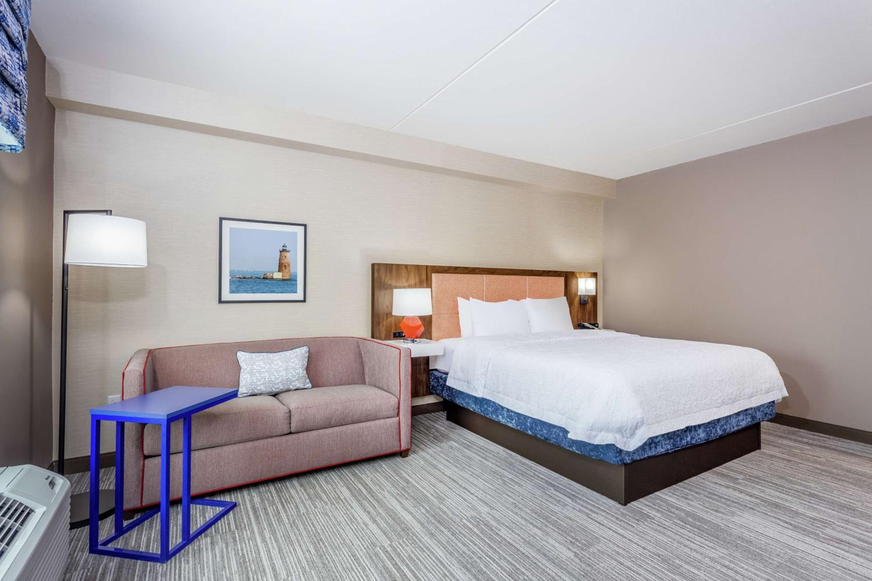 King Room with Sofa Bed - Photo 2