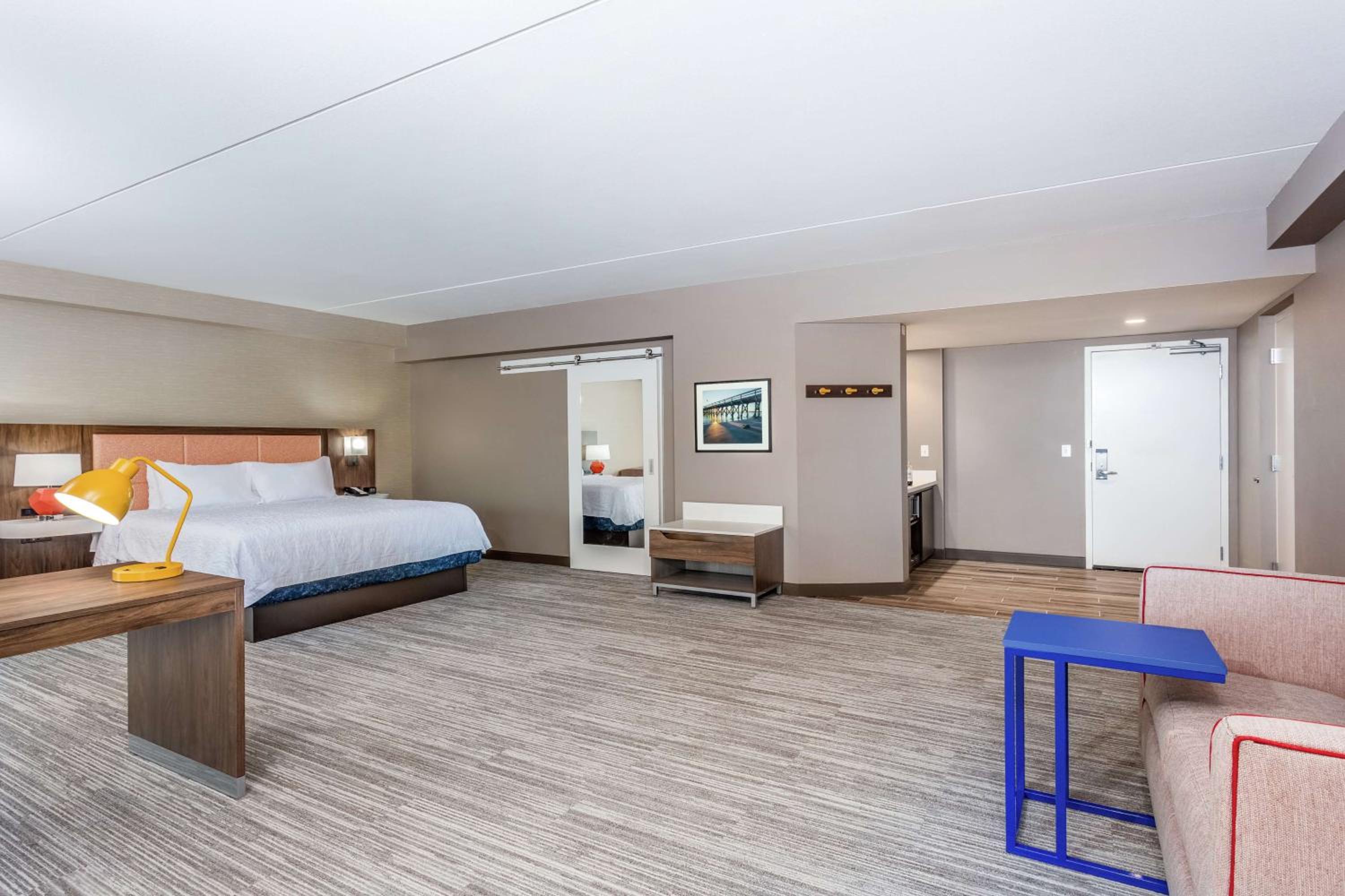 One-Bedroom King Suite - Non-Smoking - Photo 2