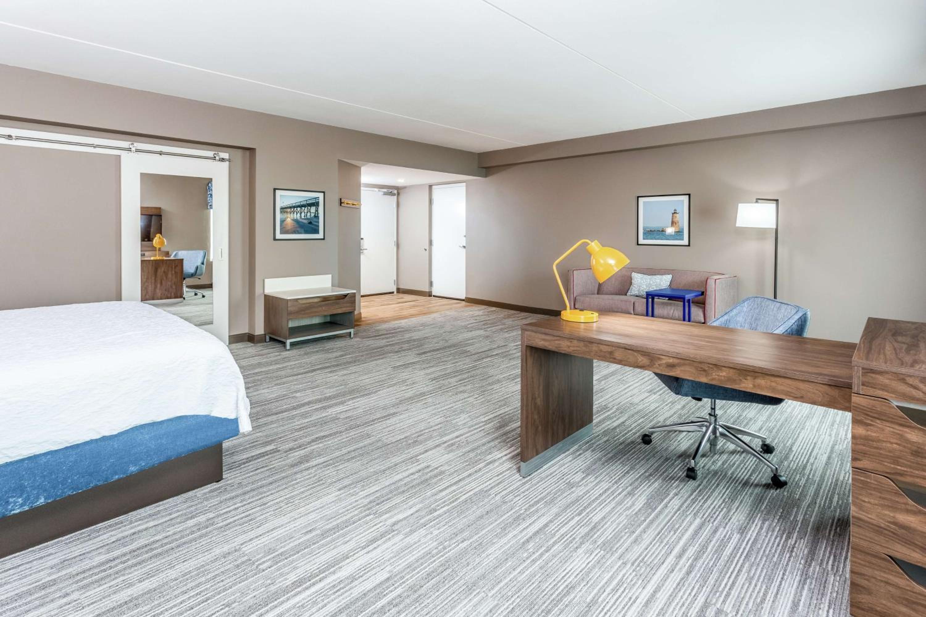 One-Bedroom King Suite - Non-Smoking - Photo 3