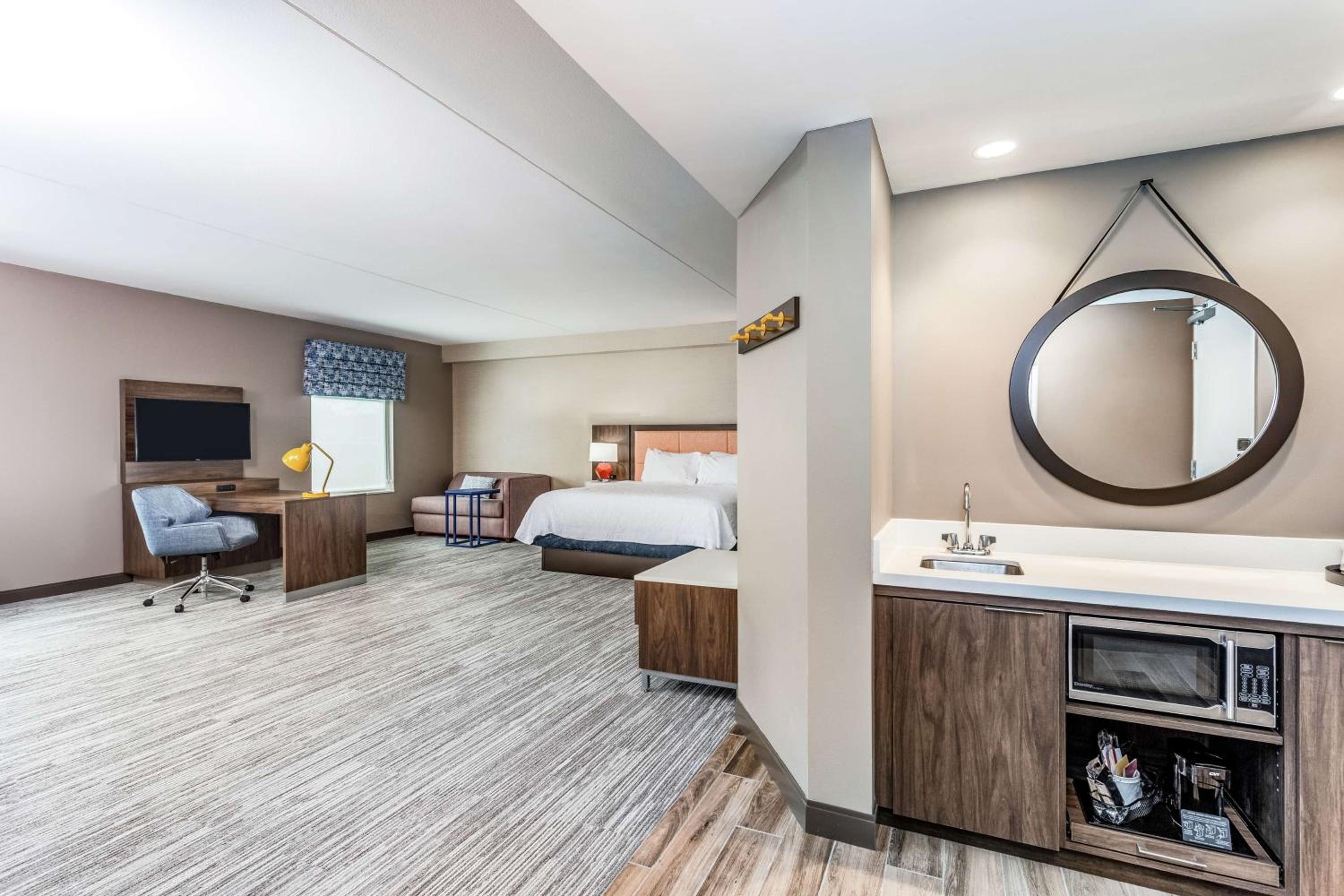 One-Bedroom King Suite - Non-Smoking - Photo 4