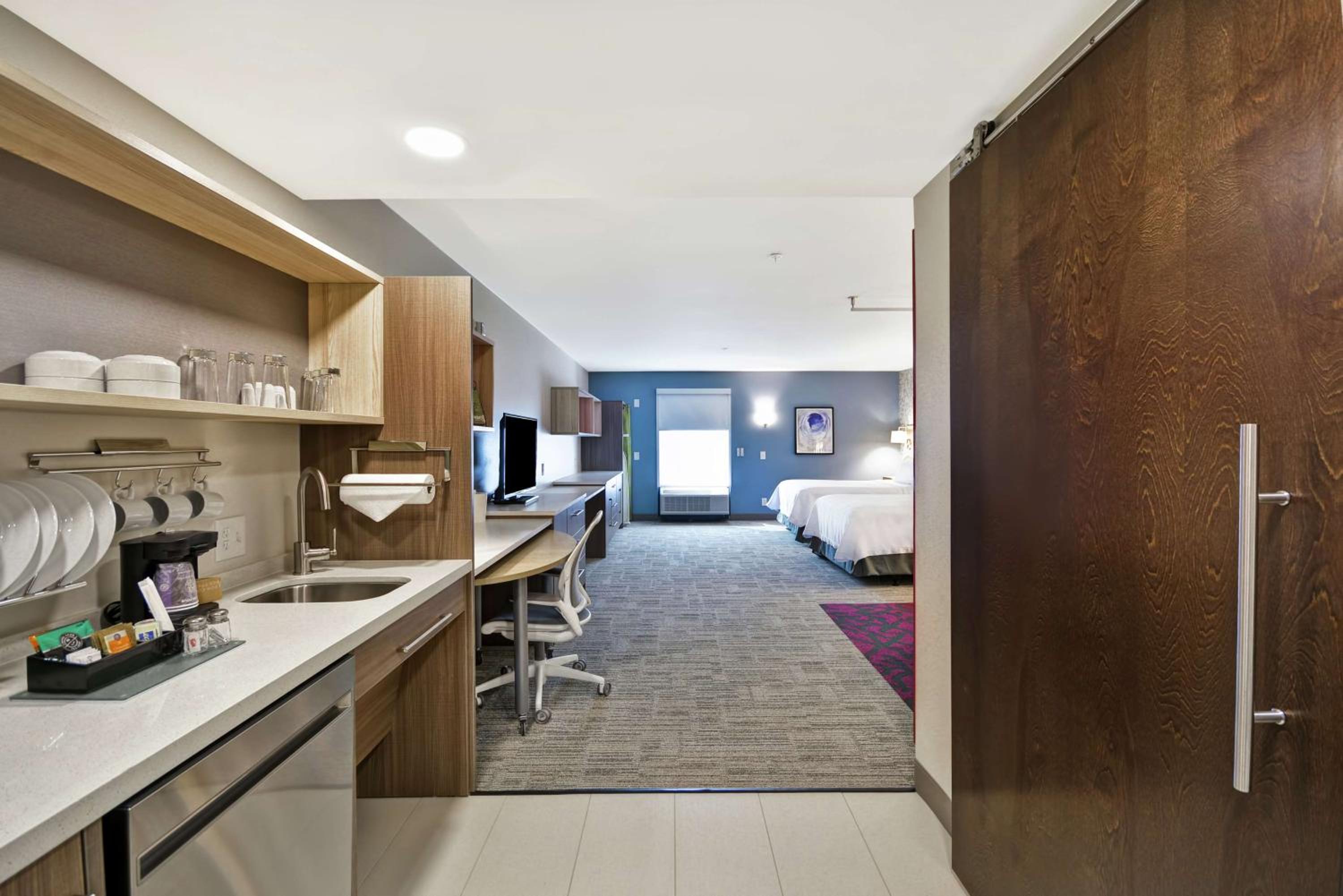 Queen Studio with Two Queen Beds - Mobility Access/Non-Smoking photo 1
