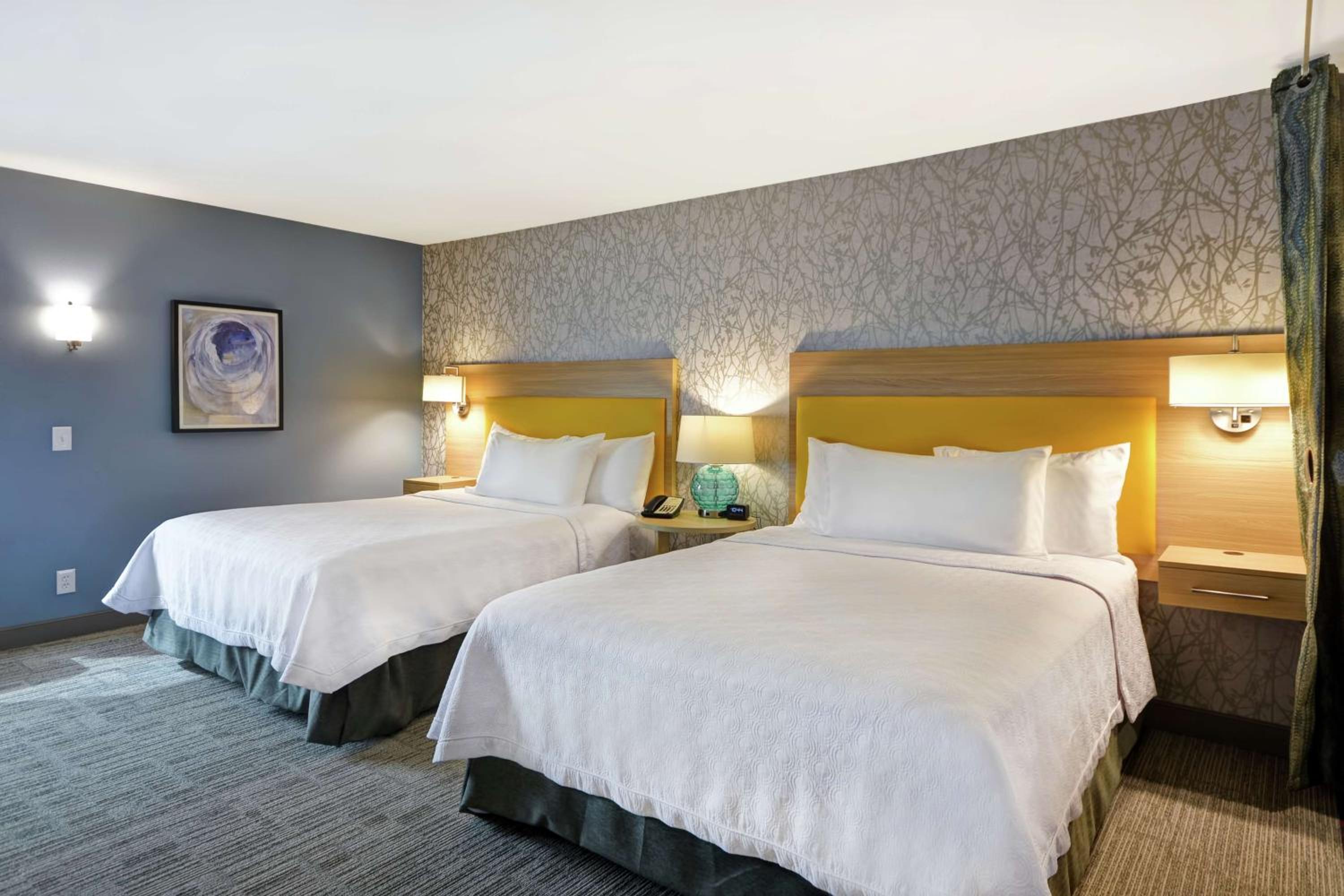 Queen Studio with Two Queen Beds - Non-Smoking photo 1