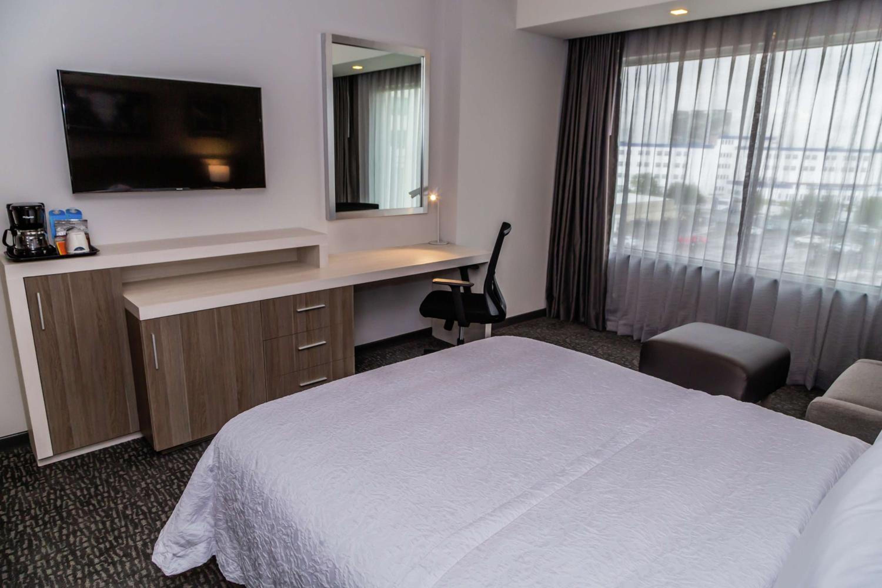 Queen Room - Non-Smoking - Photo 1