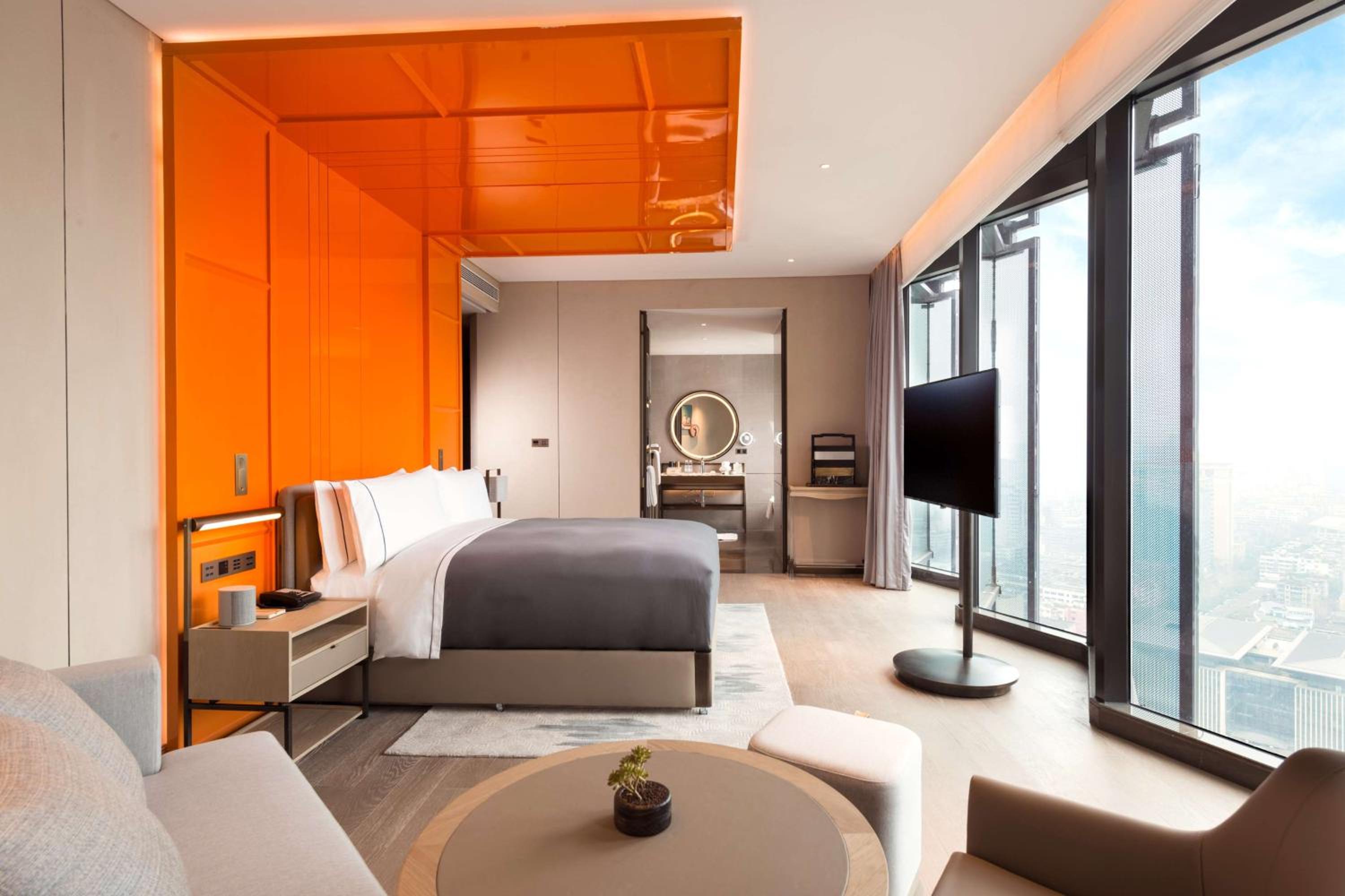 Grand King Room with Skyline Tianfu Square View
