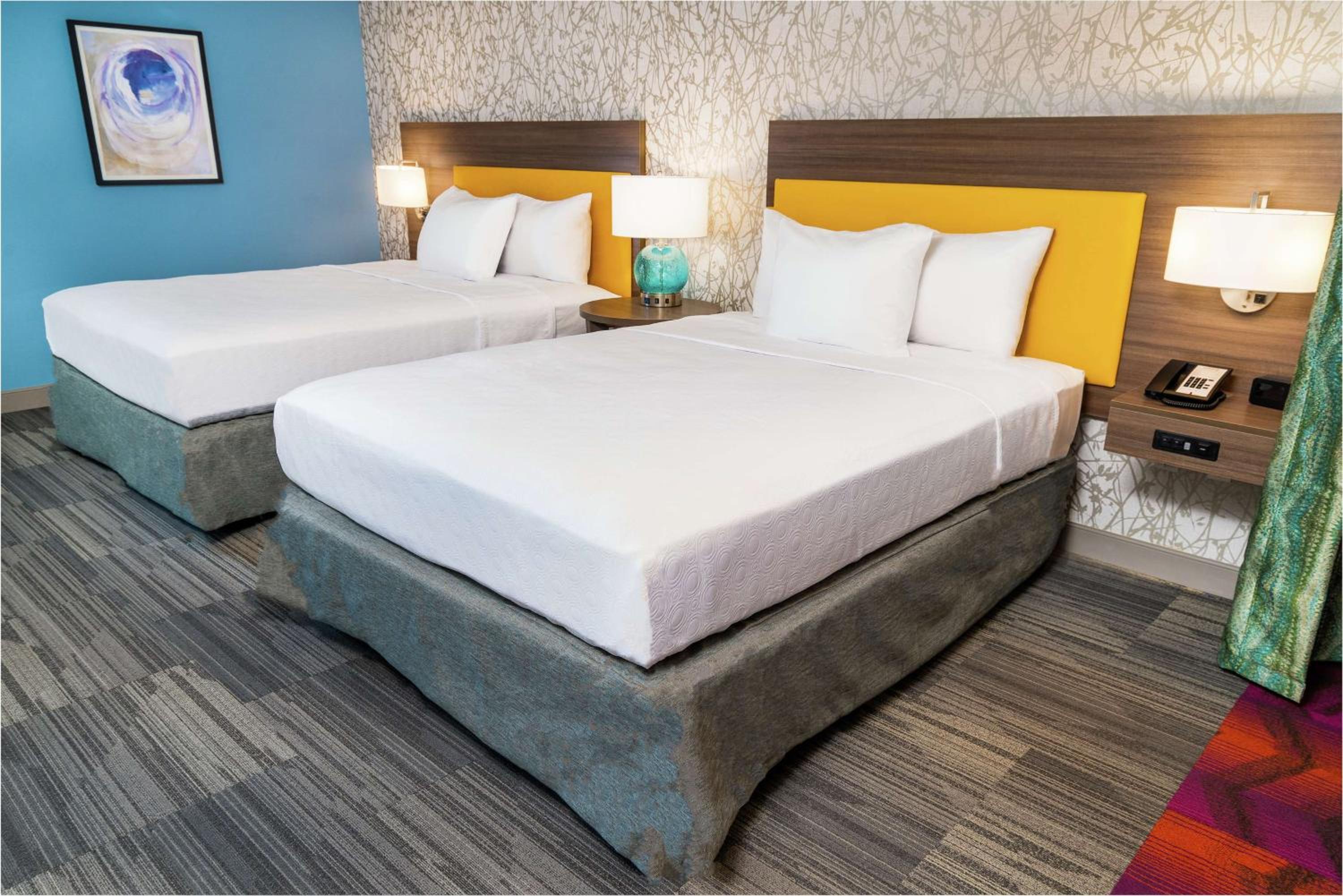 Queen Studio with Two Queen Beds - Mobility and Hearing Access/Non-Smoking - Photo 3
