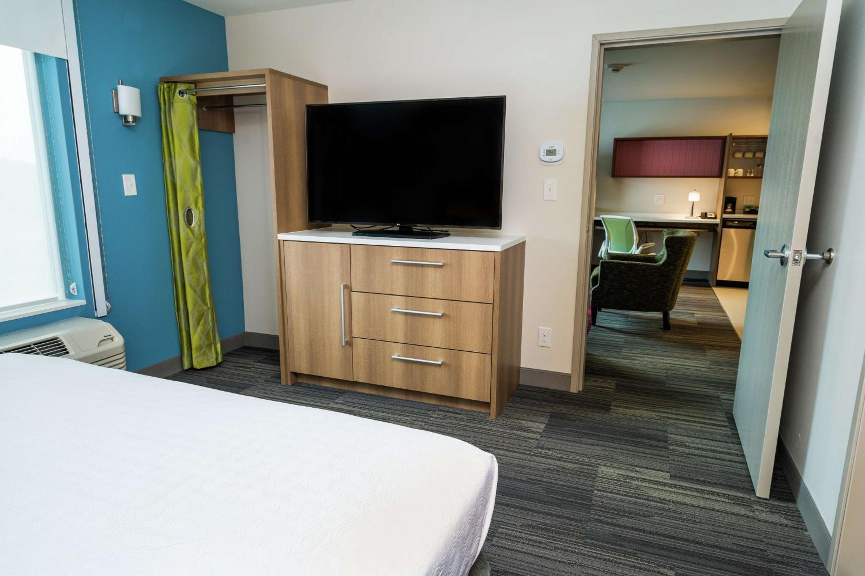 One-Bedroom King Suite - Non-Smoking - Photo 6