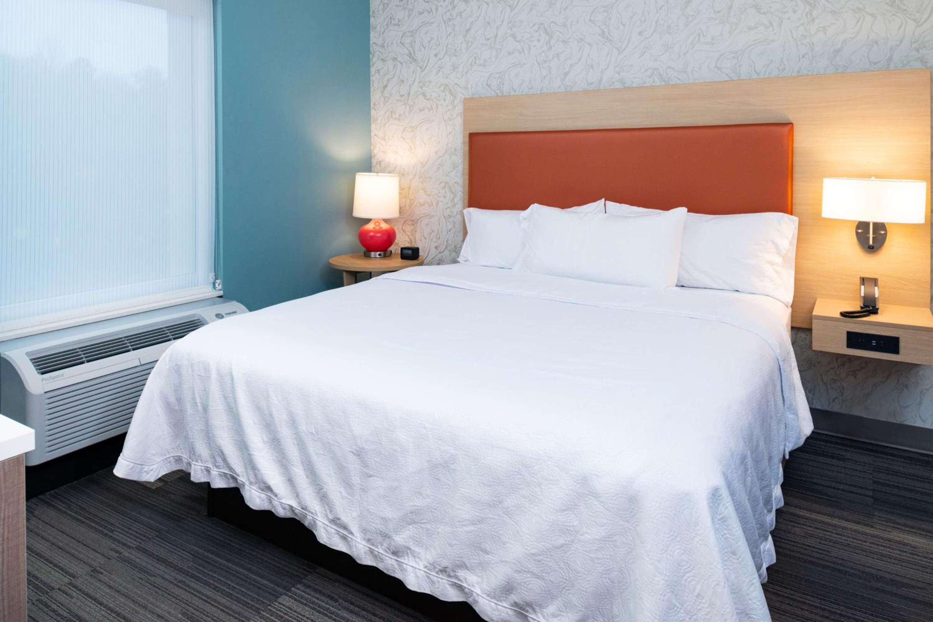 One-Bedroom King Suite - Non-Smoking - Photo 1