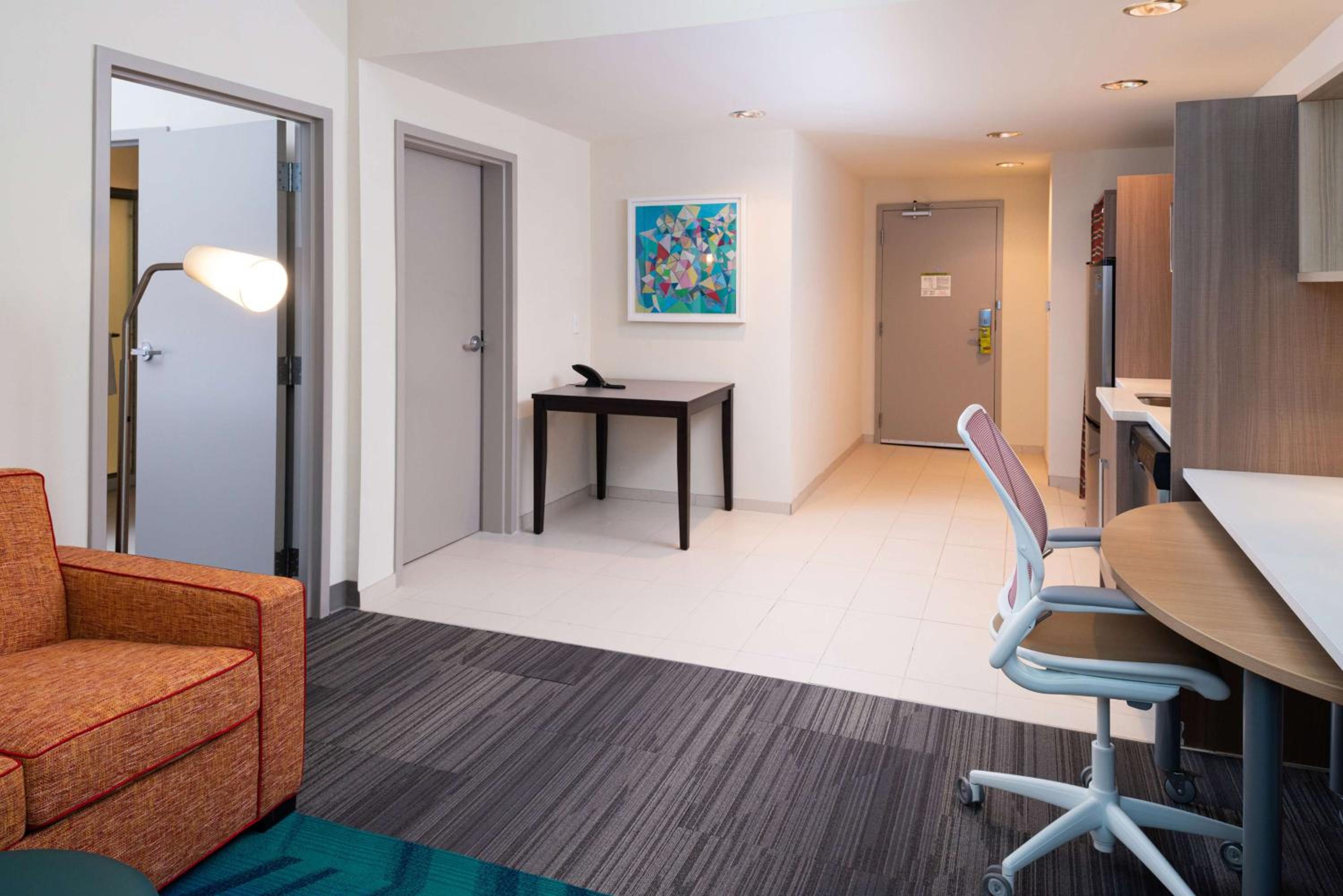 One-Bedroom King Suite - Non-Smoking - Photo 4