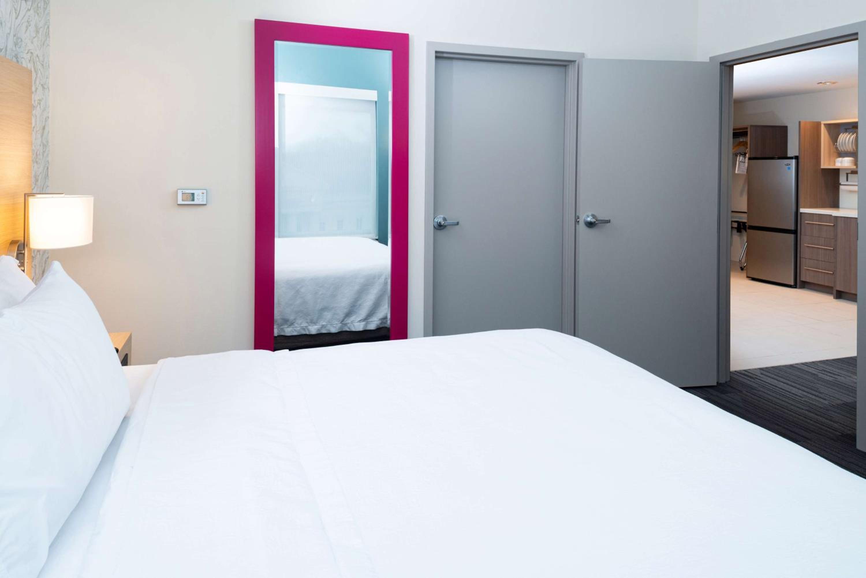 One-Bedroom King Suite - Non-Smoking - Photo 3