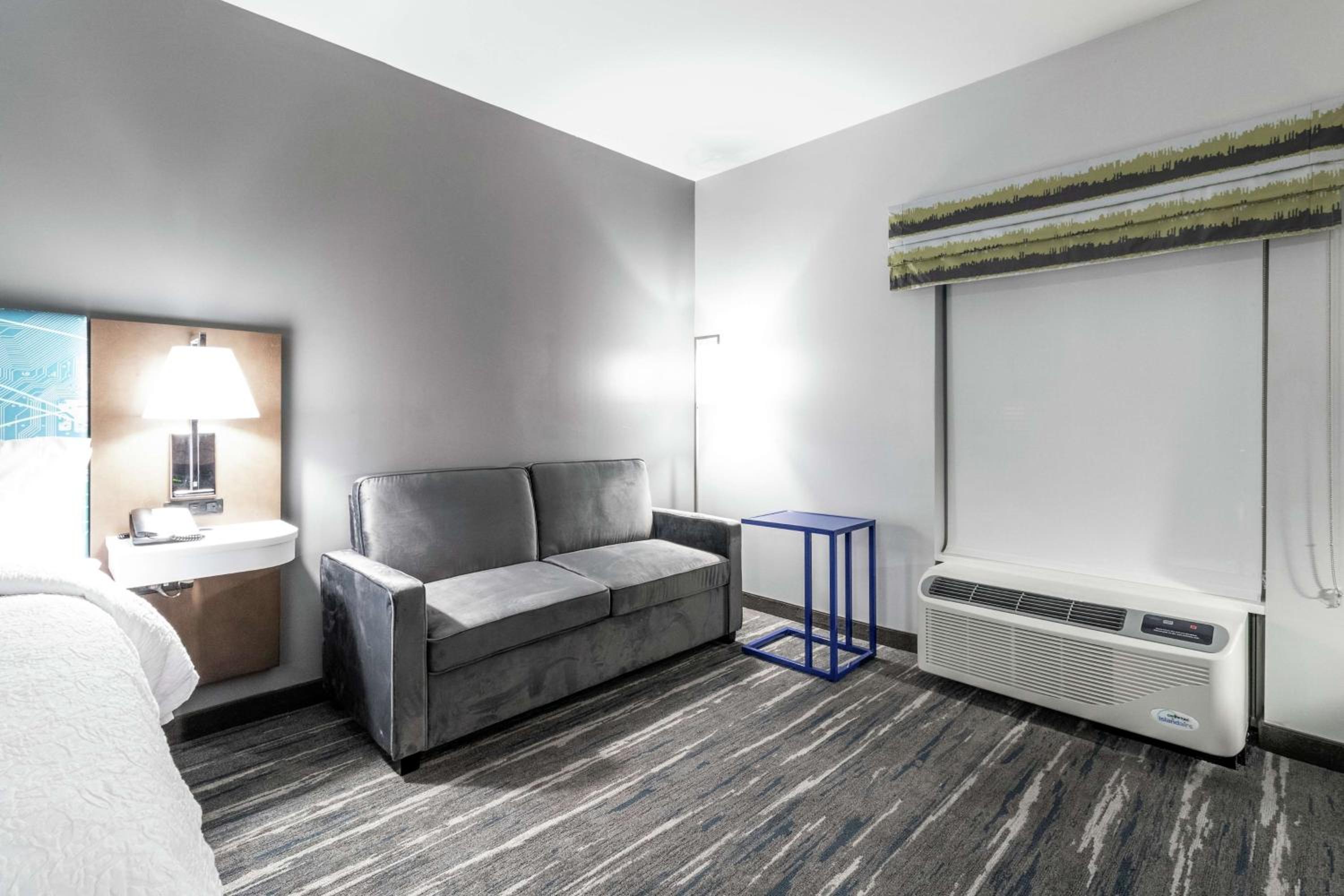 King Room with Sofa Bed - Photo 1