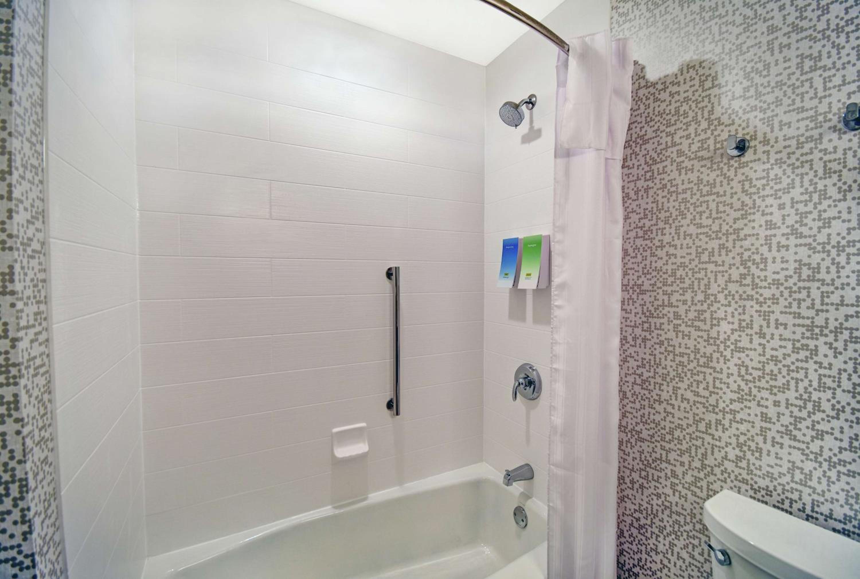 Studio Suite with Two Queen Beds - Hearing Access/Non-Smoking - Photo 2