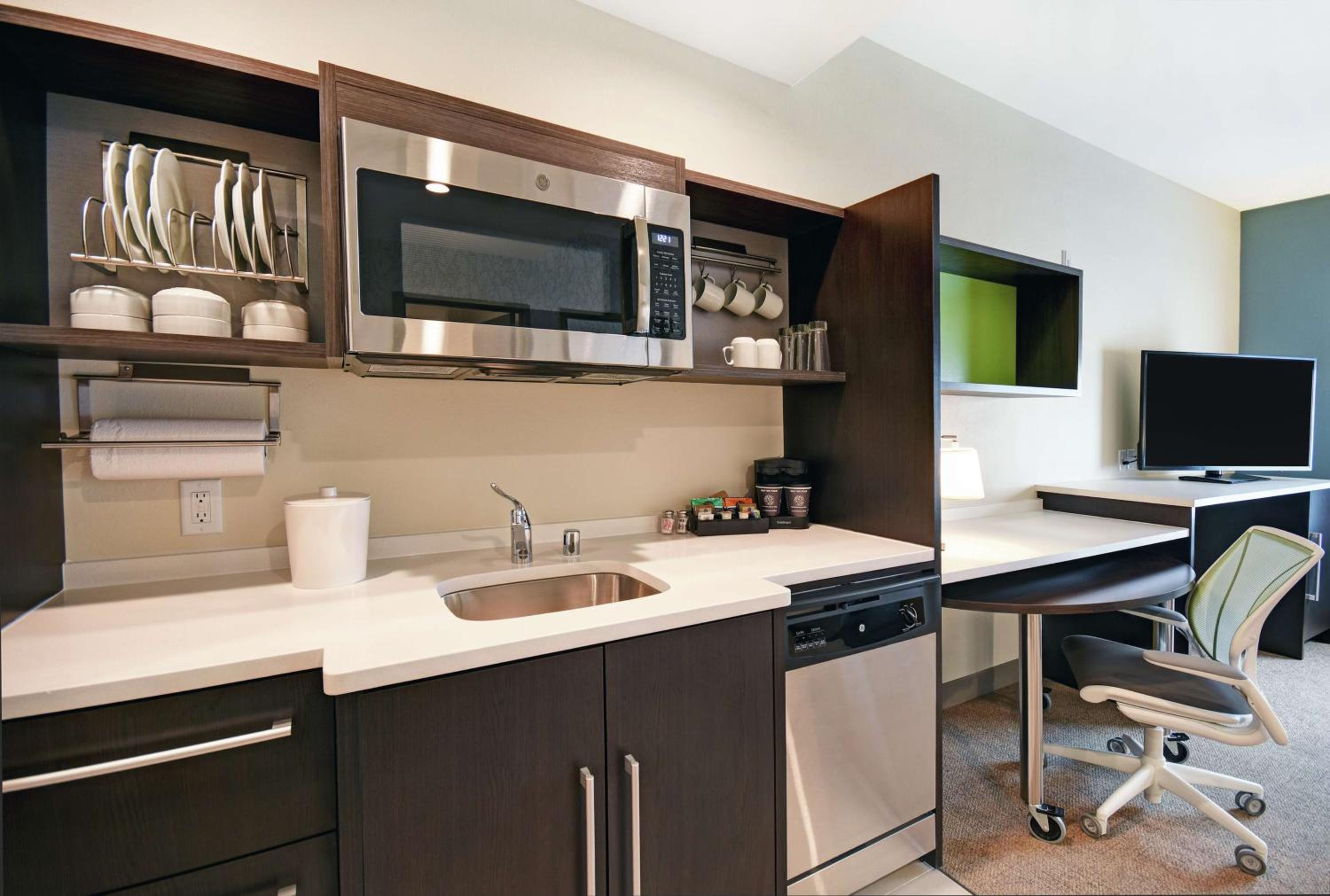 One-Bedroom King Suite - Non-Smoking - Photo 2