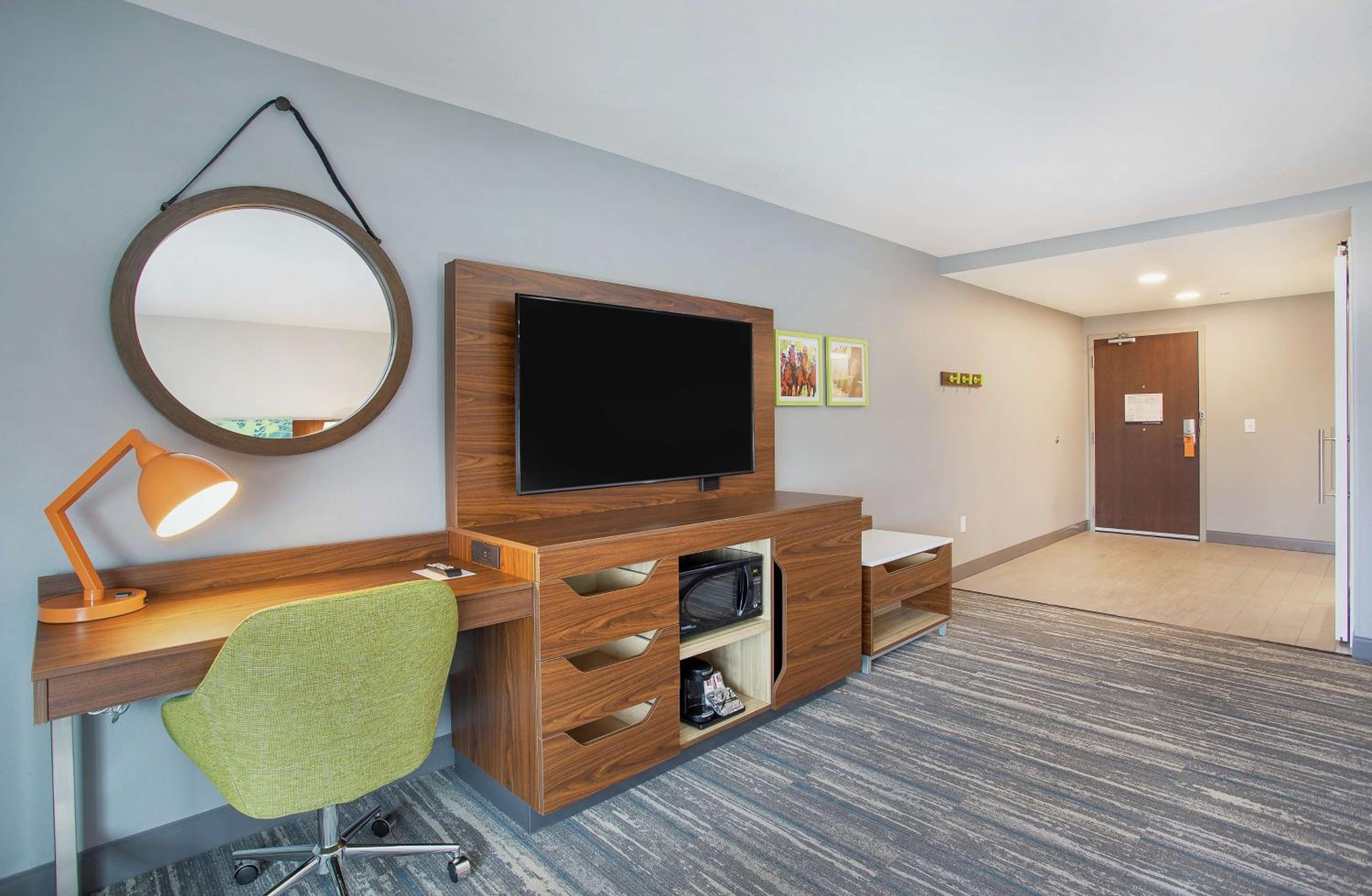 King Room with Sofa Bed - Photo 1