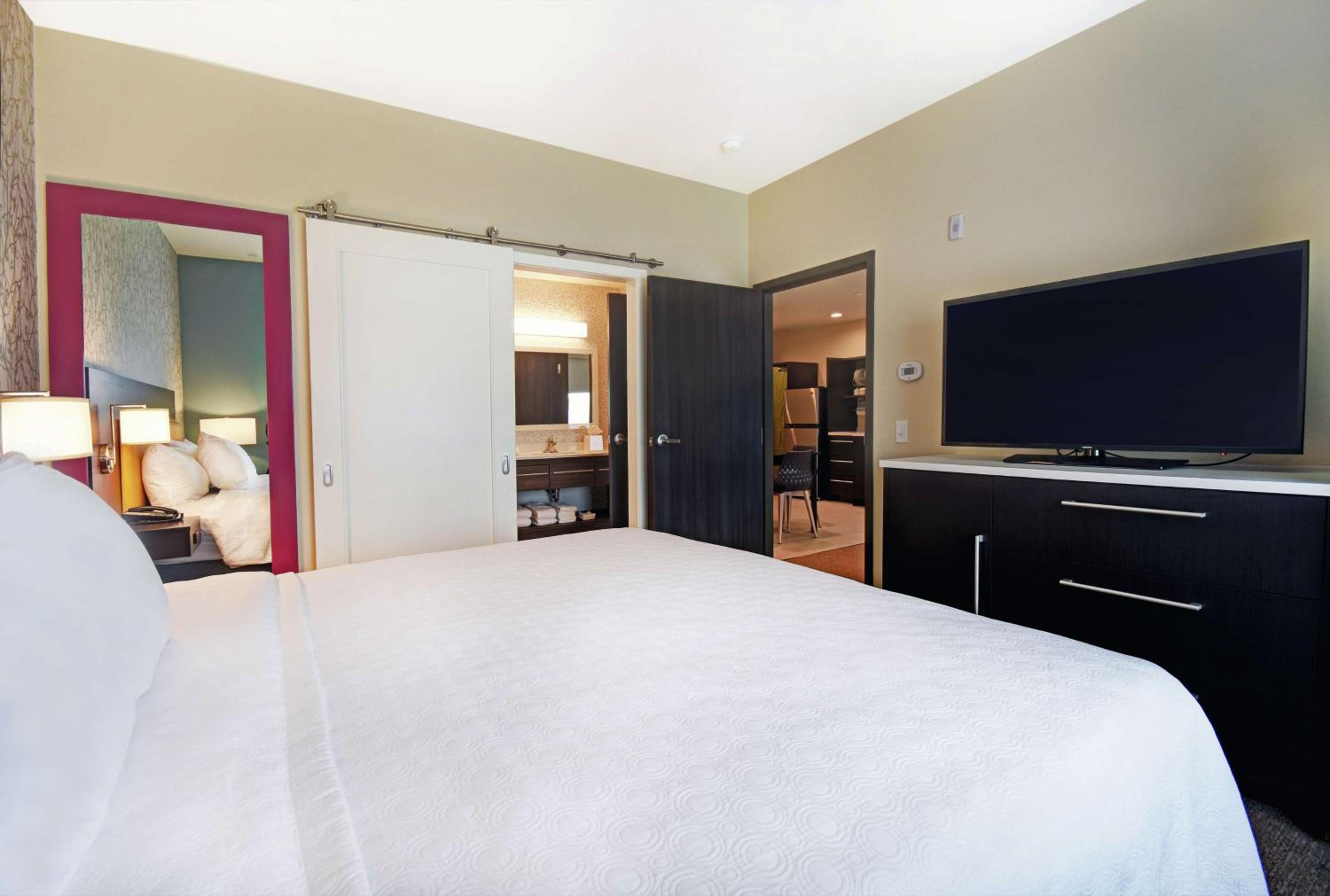One-Bedroom King Suite - Non-Smoking - Photo 4