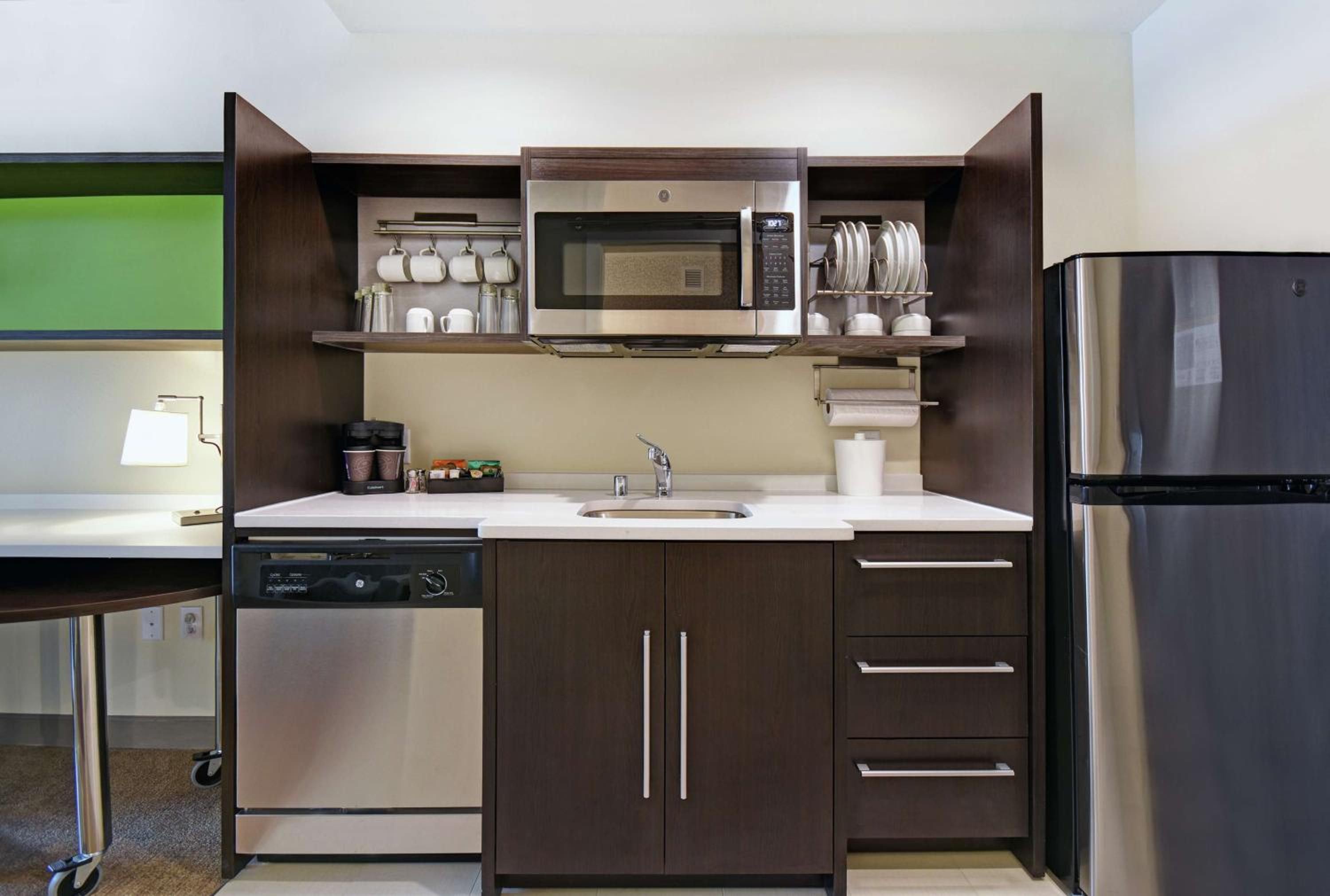 King Studio Suite - Non-Smoking - Photo 5