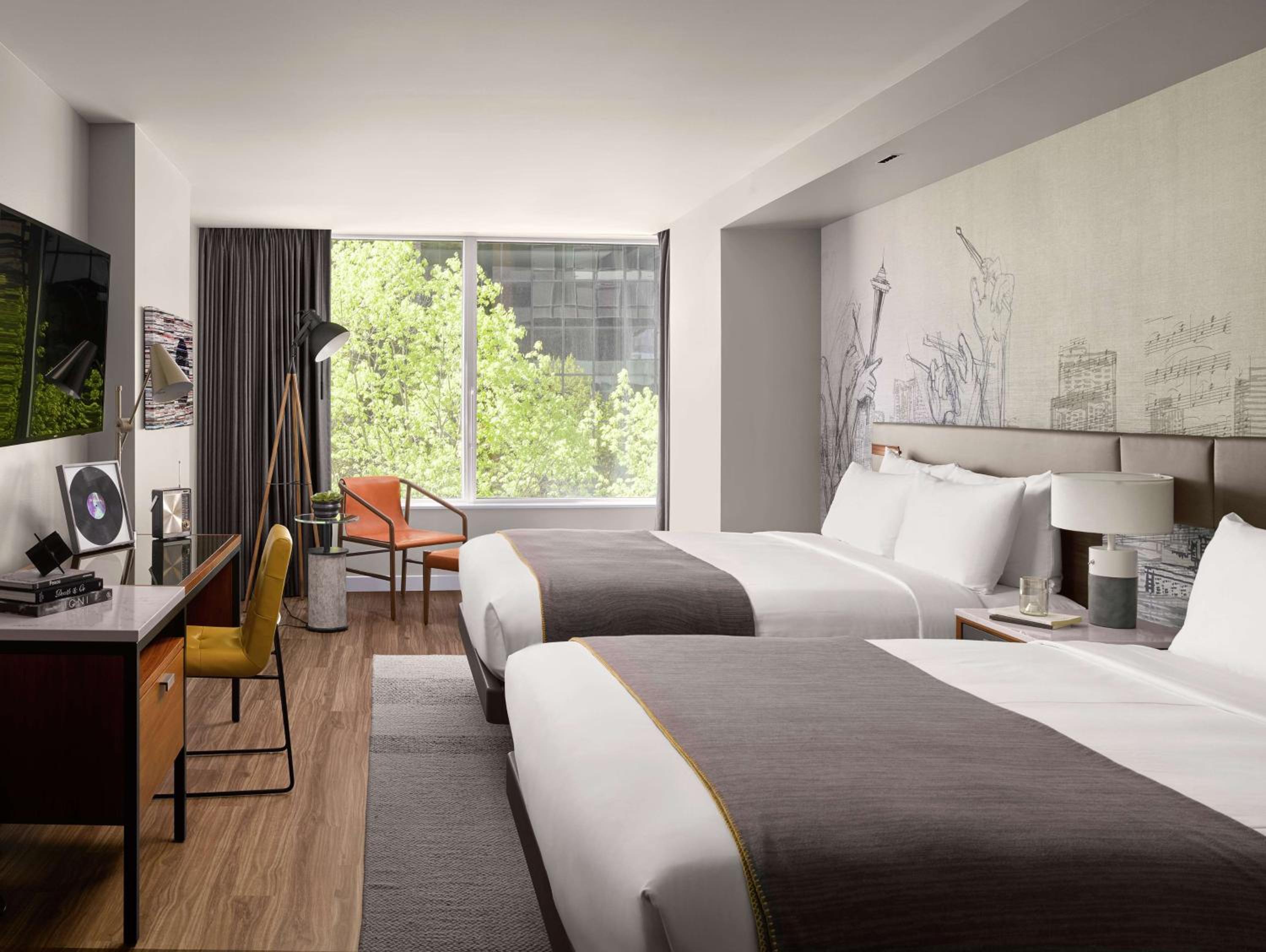 Queen Room with Two Queen Beds - Photo 3