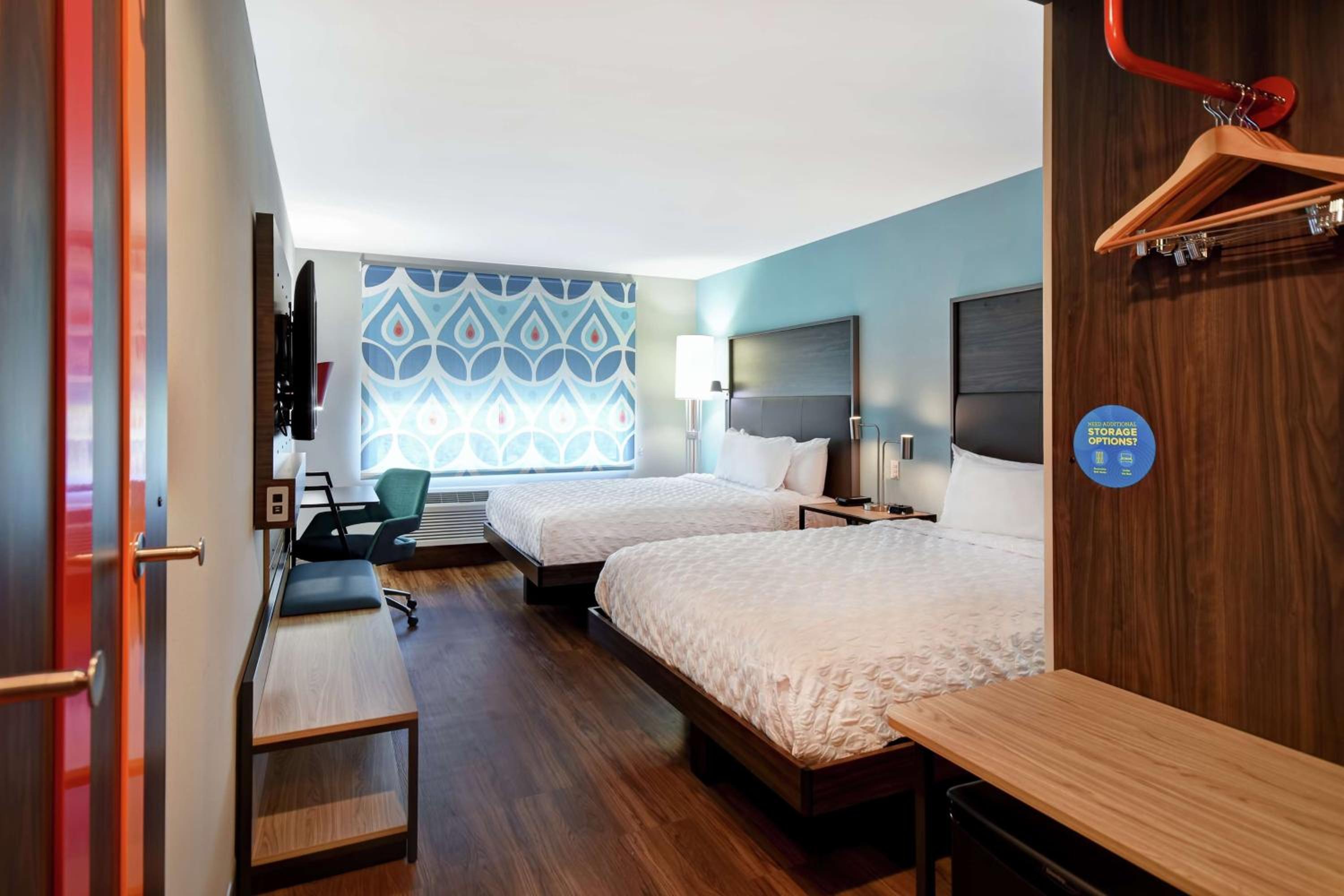 Queen Room with Two Queen Beds - Photo 1