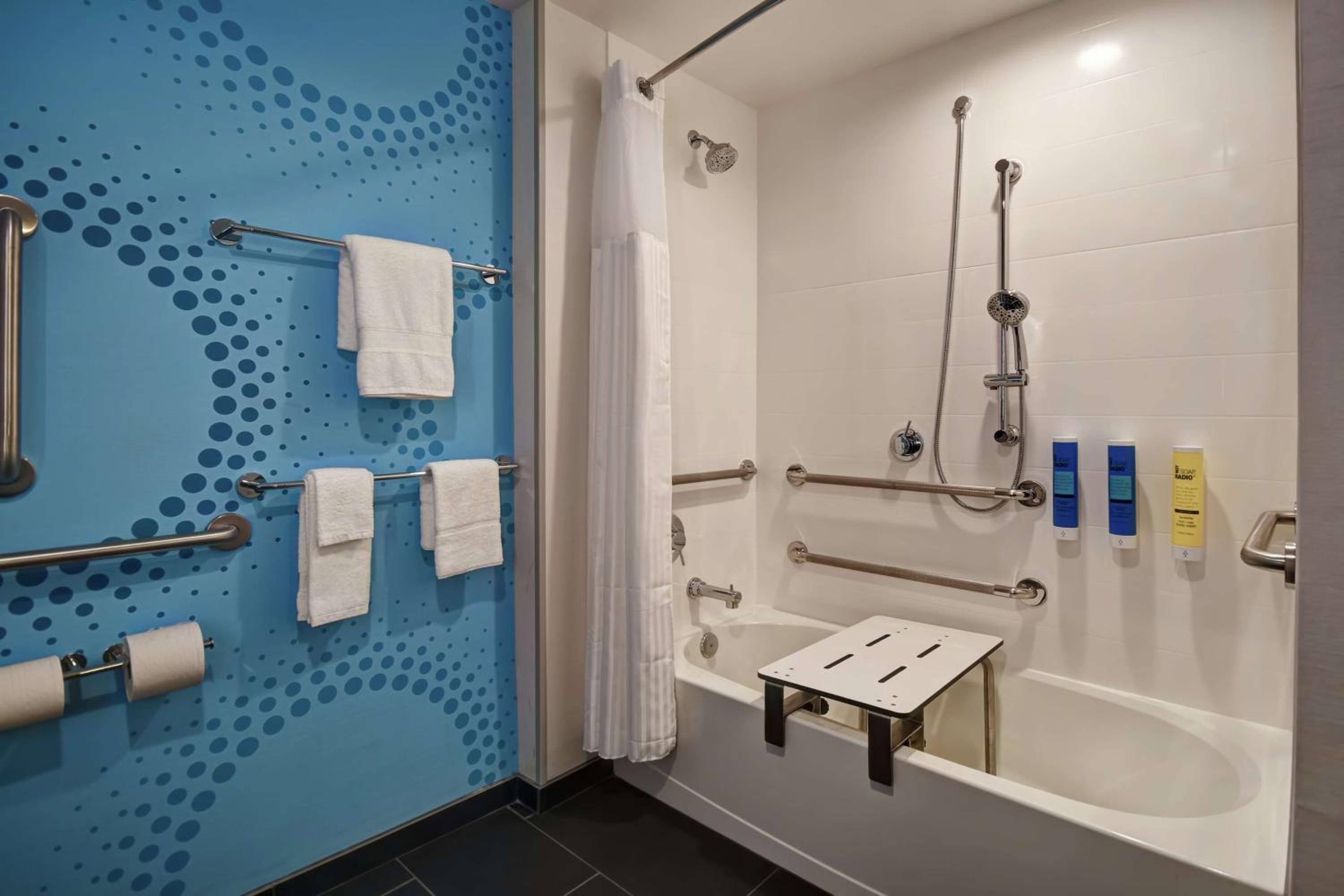 King Room with Tub - Hearing Accessible  - Photo 2