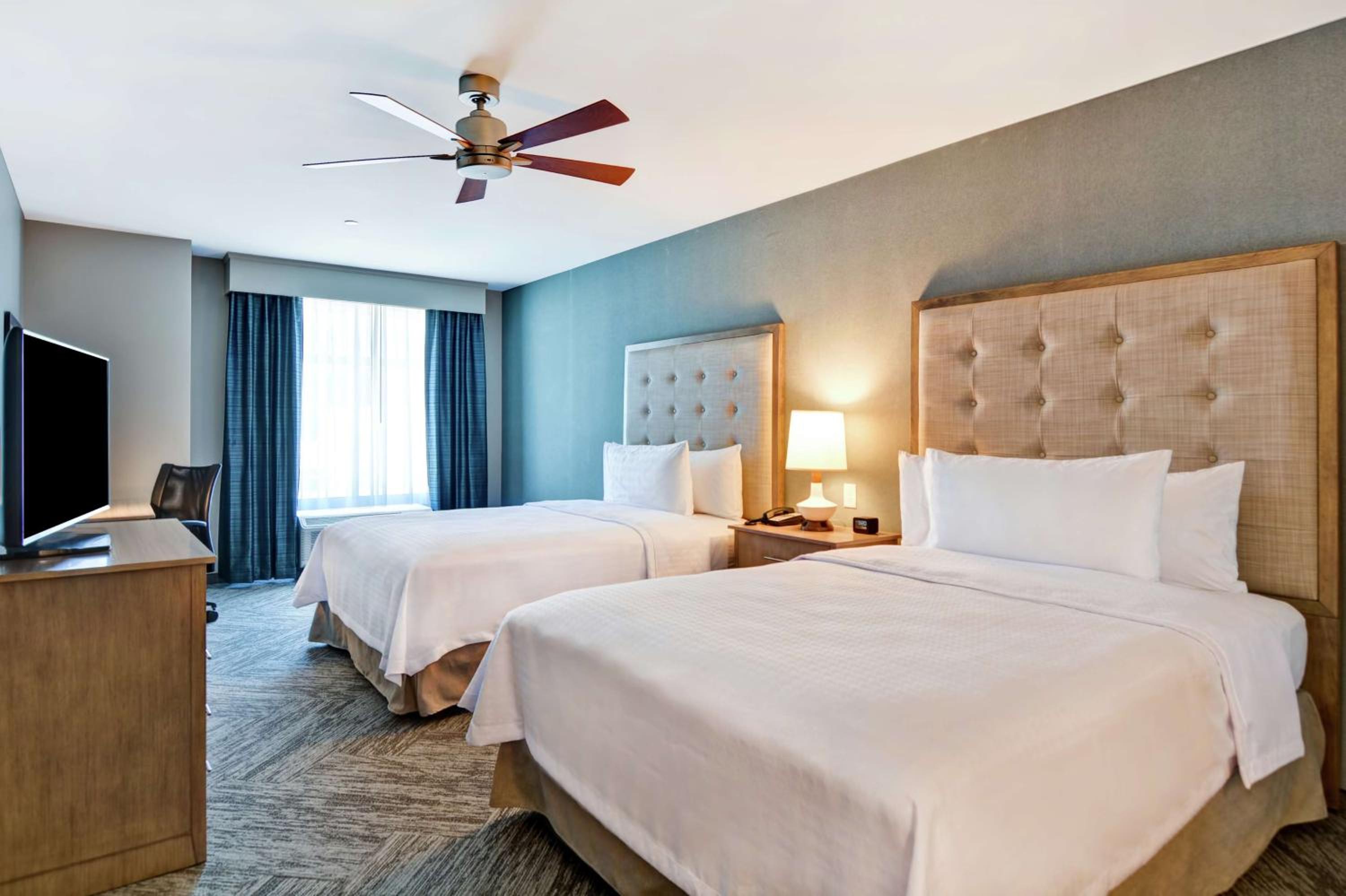 One-Bedroom Queen Suite with Two Queen Beds - Non-Smoking - Photo 7