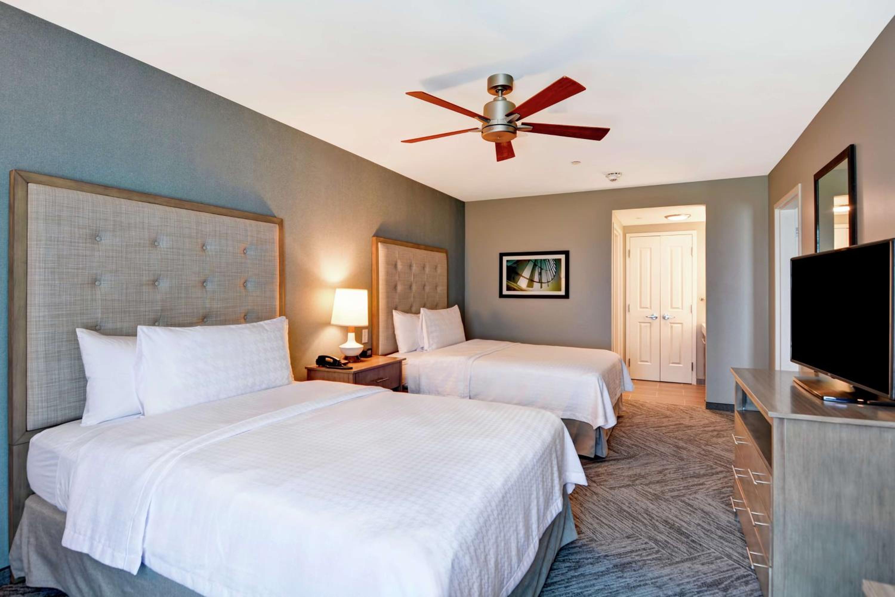 One-Bedroom Queen Suite with Two Queen Beds - Non-Smoking - Photo 5