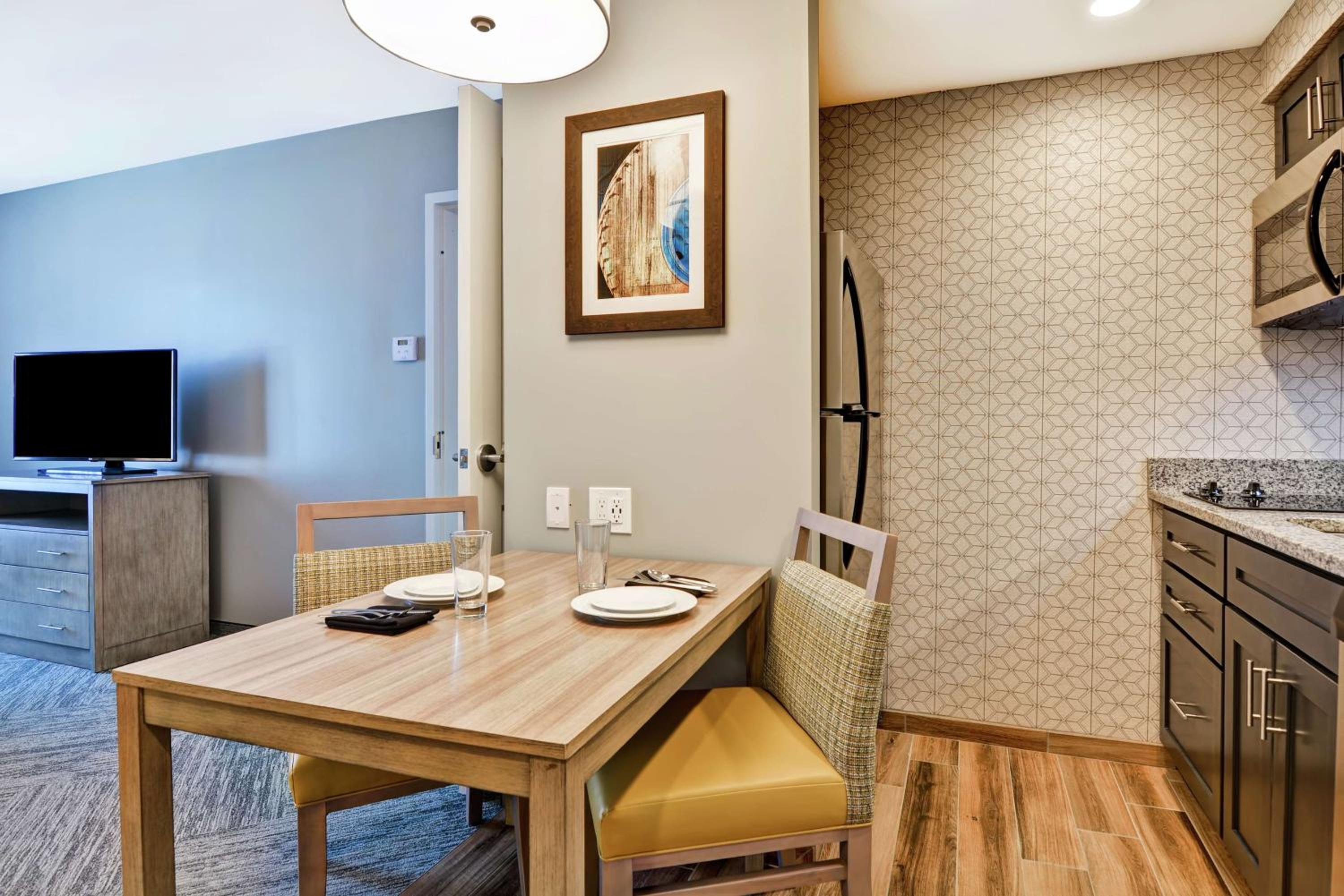 One-Bedroom King Suite - Non-Smoking - Photo 3