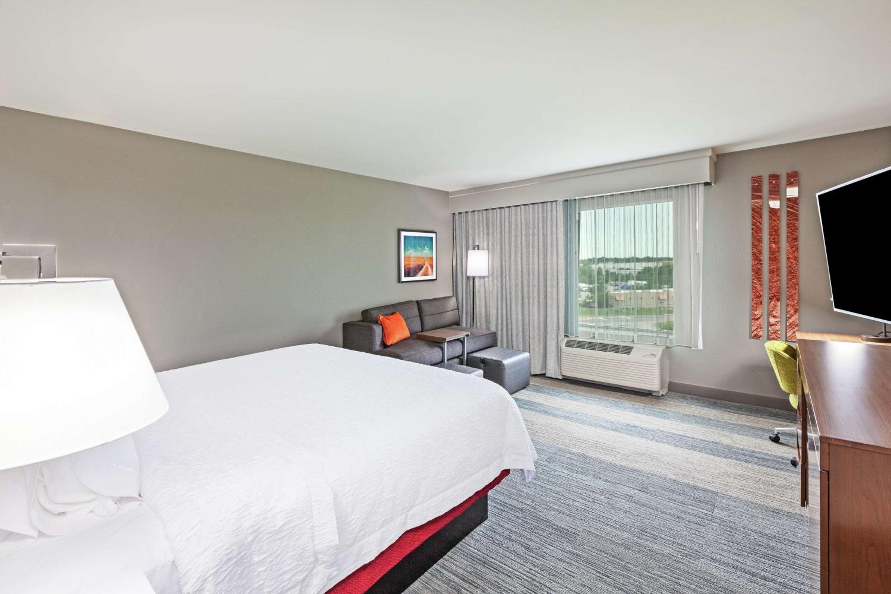 King Room - Non-Smoking - Photo 1