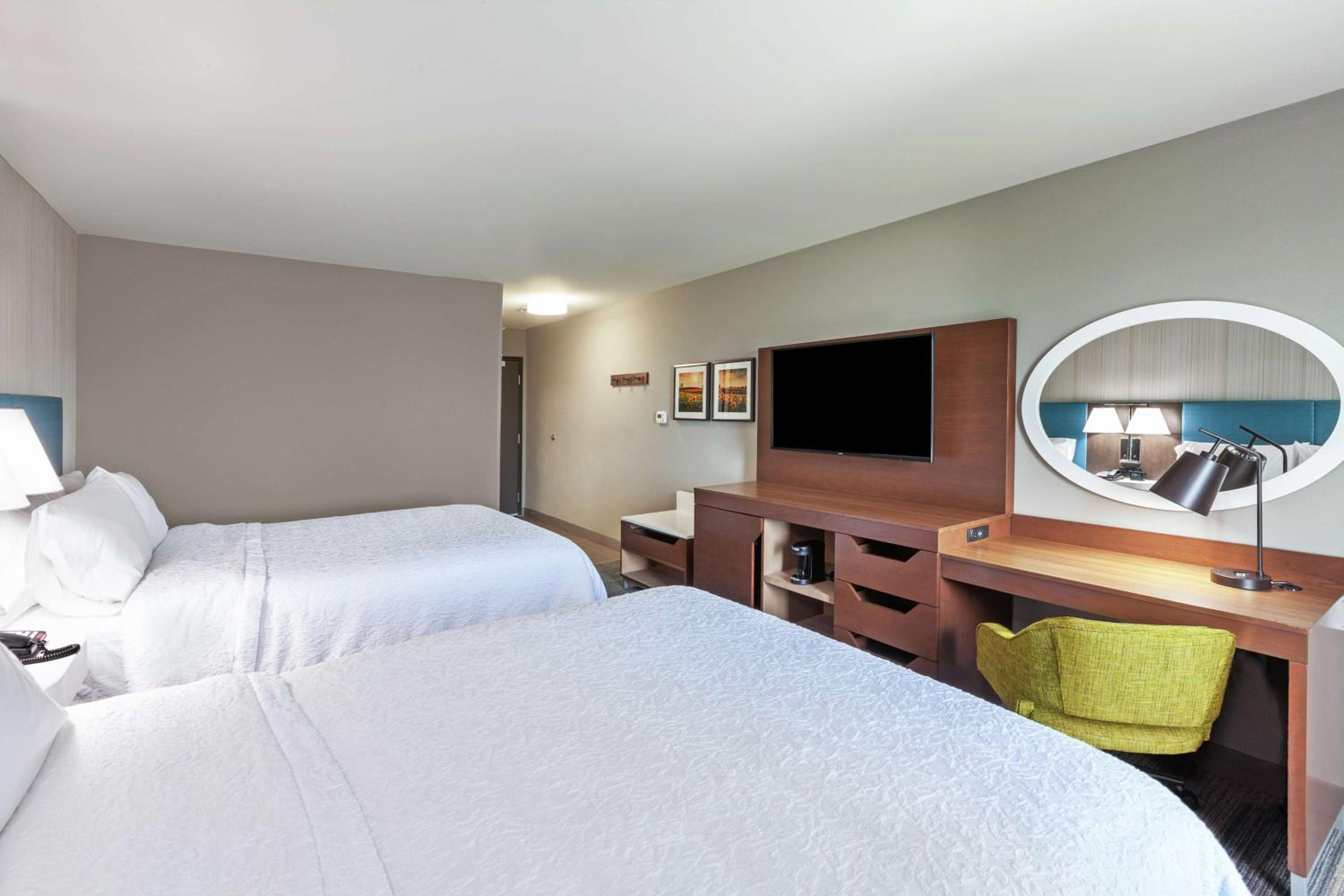 Queen Room with Two Queen Beds - Non-Smoking - Photo 1