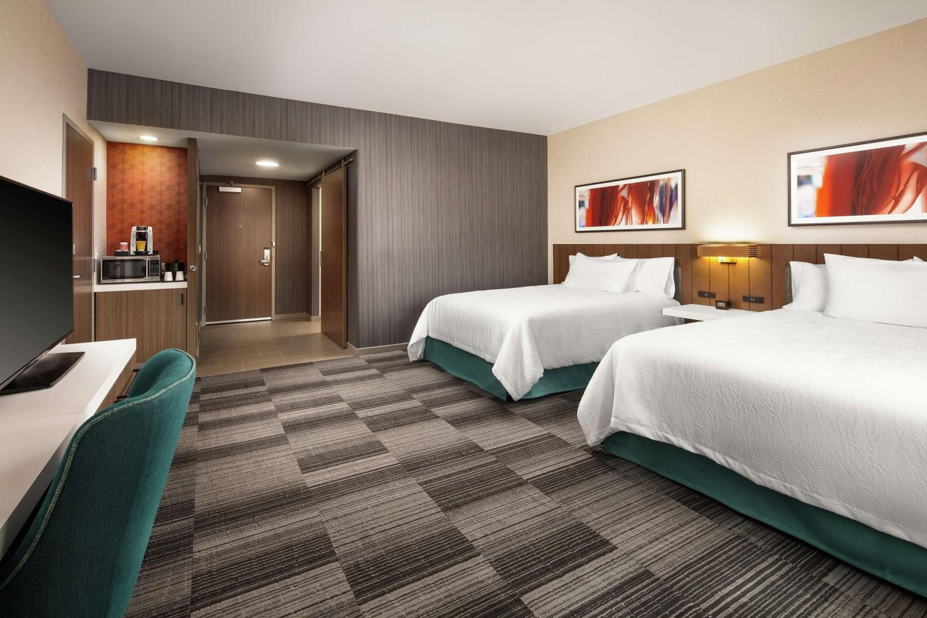 Queen Room with Two Queen Beds - Mobility Access - Photo 4