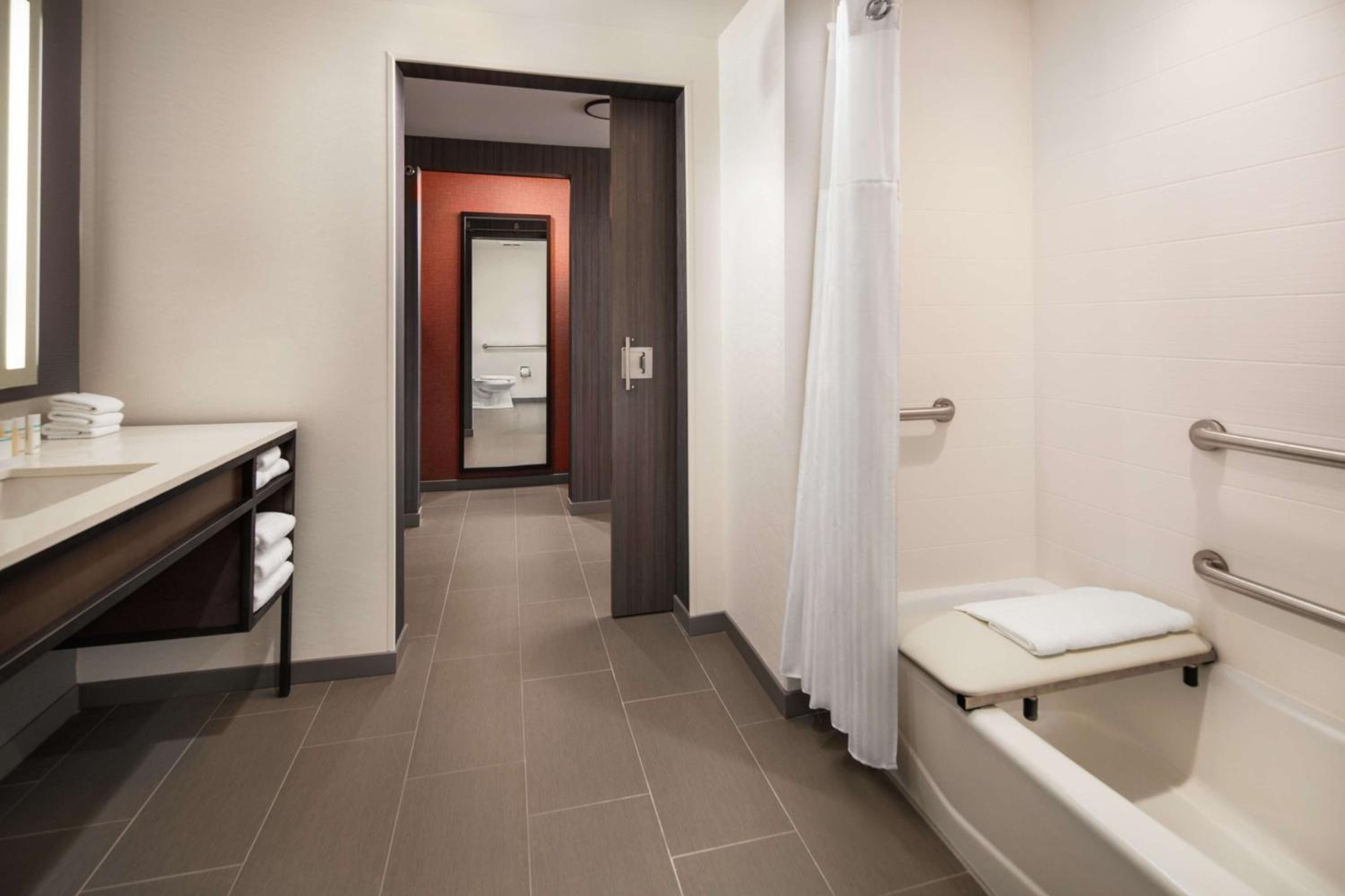 Queen Room with Two Queen Beds - Mobility Access - Photo 2