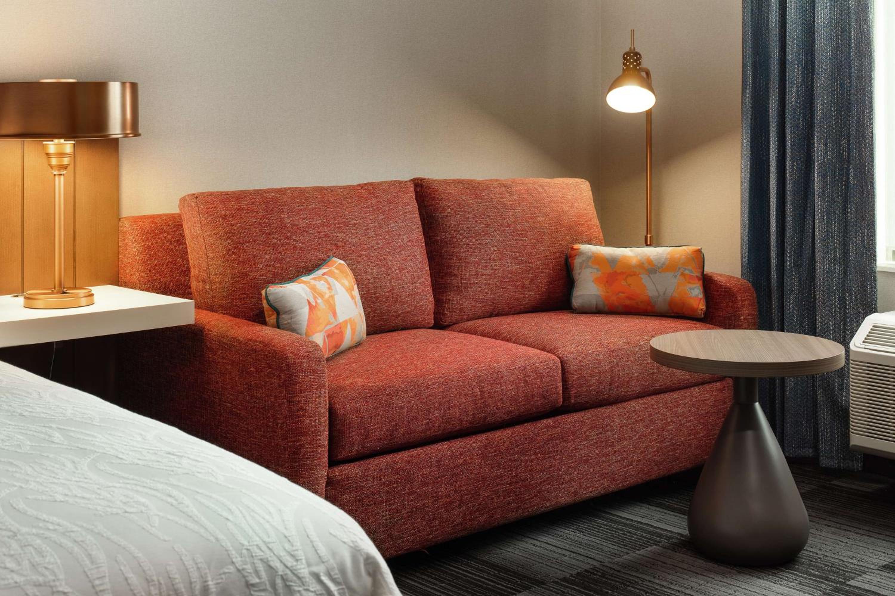 King Room with Sofa Bed - Photo 4