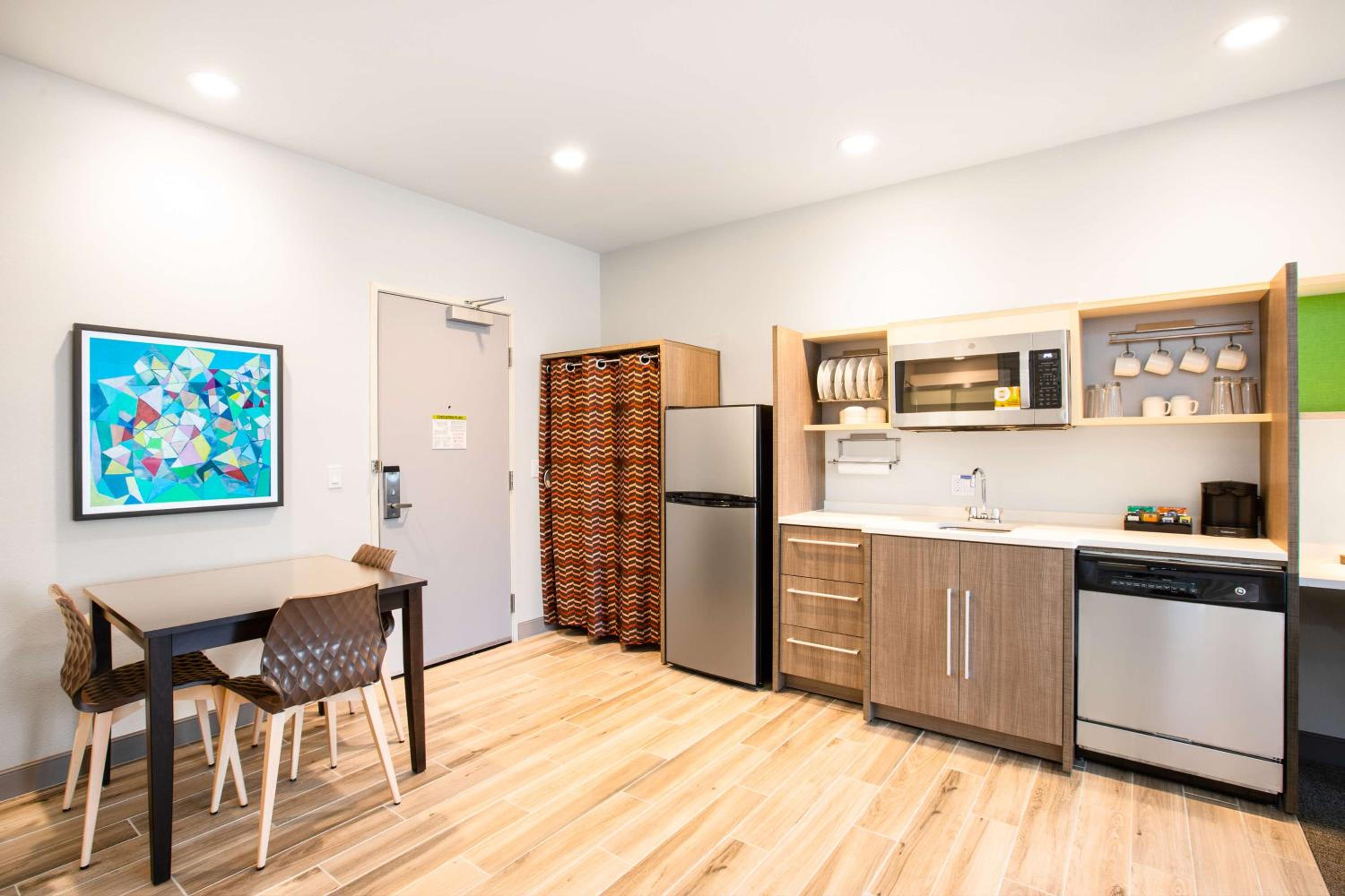 One-Bedroom King Suite - Non-Smoking
