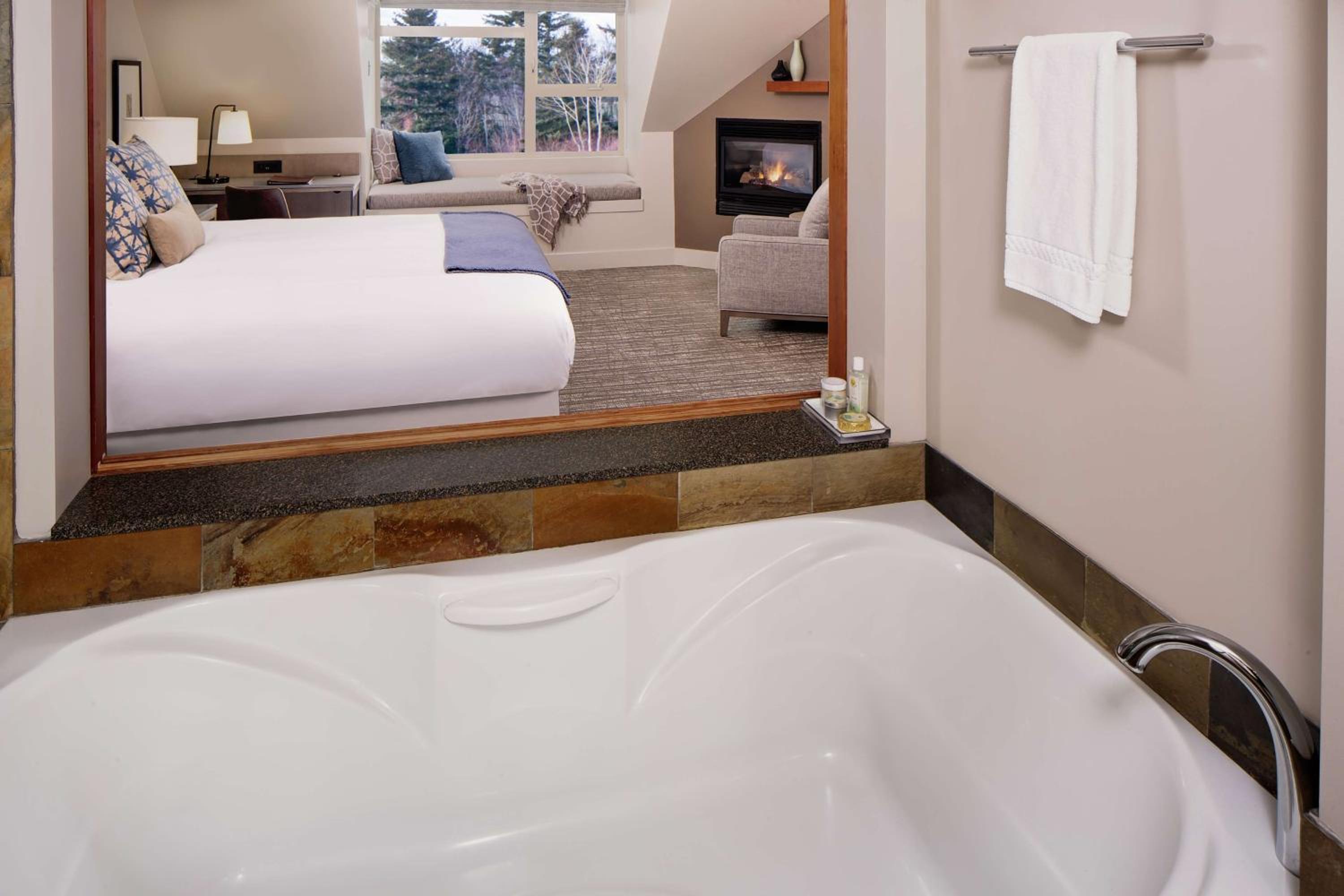 King Room with Partial Bay View - Photo 3