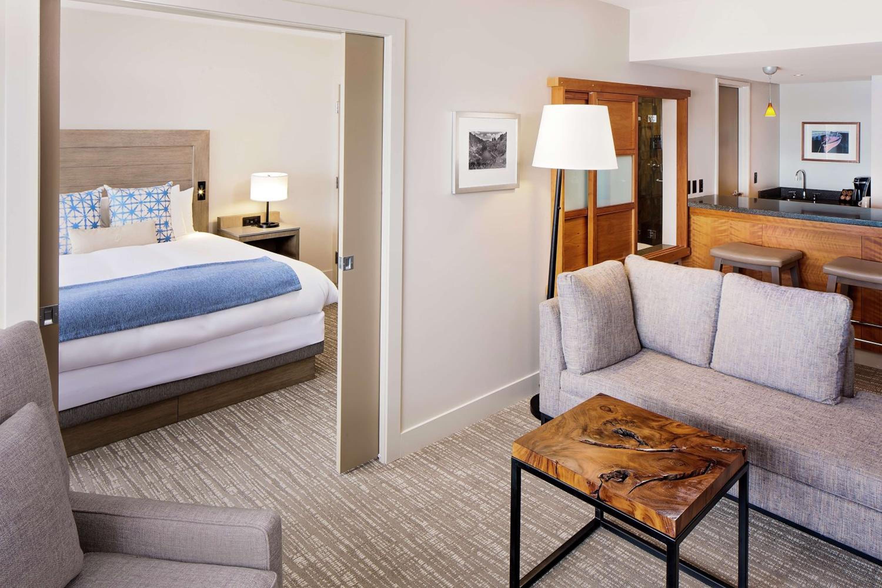 One-Bedroom King Suite with Bay View - Photo 2