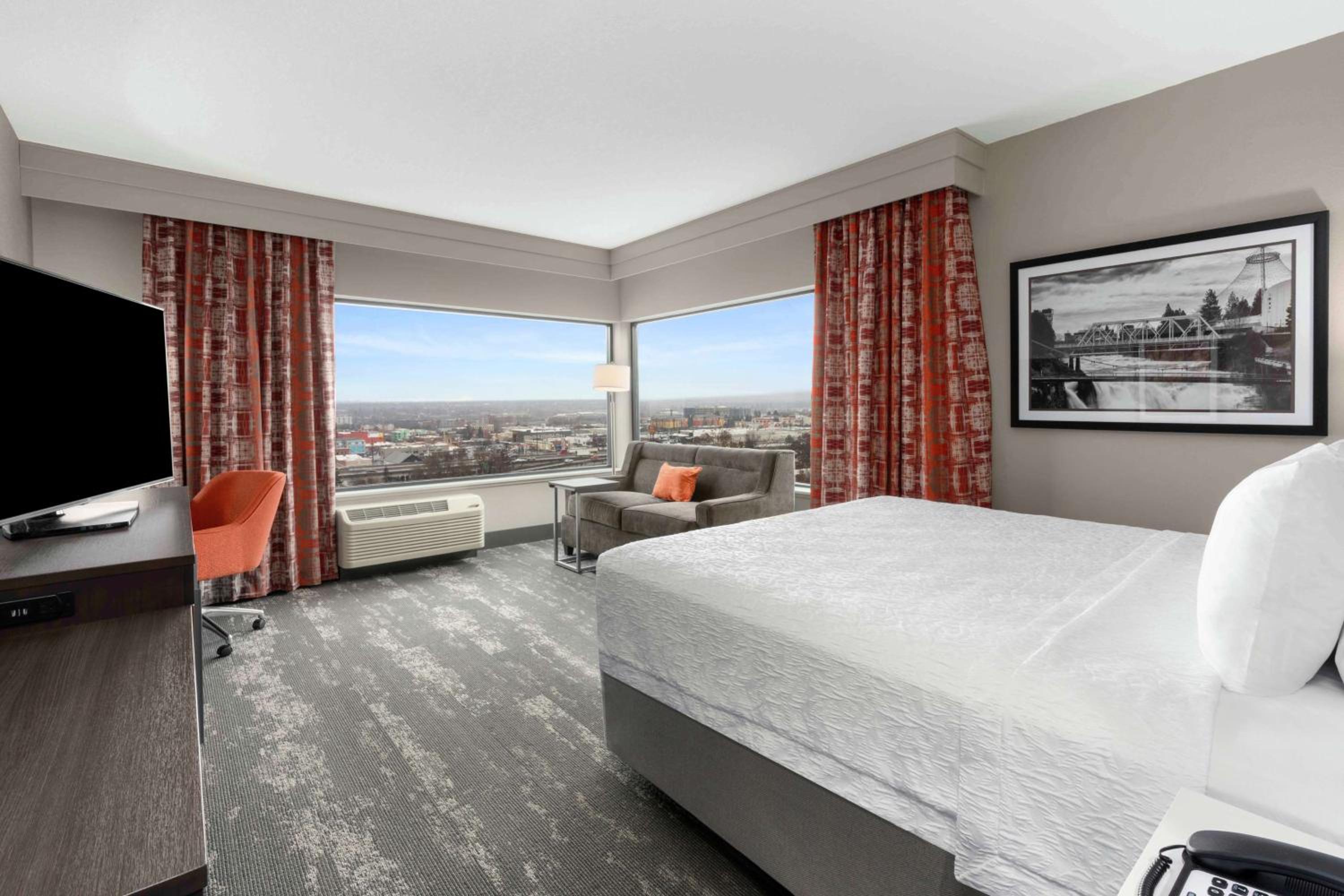 King Room with Sofa Bed and City View - Photo 2