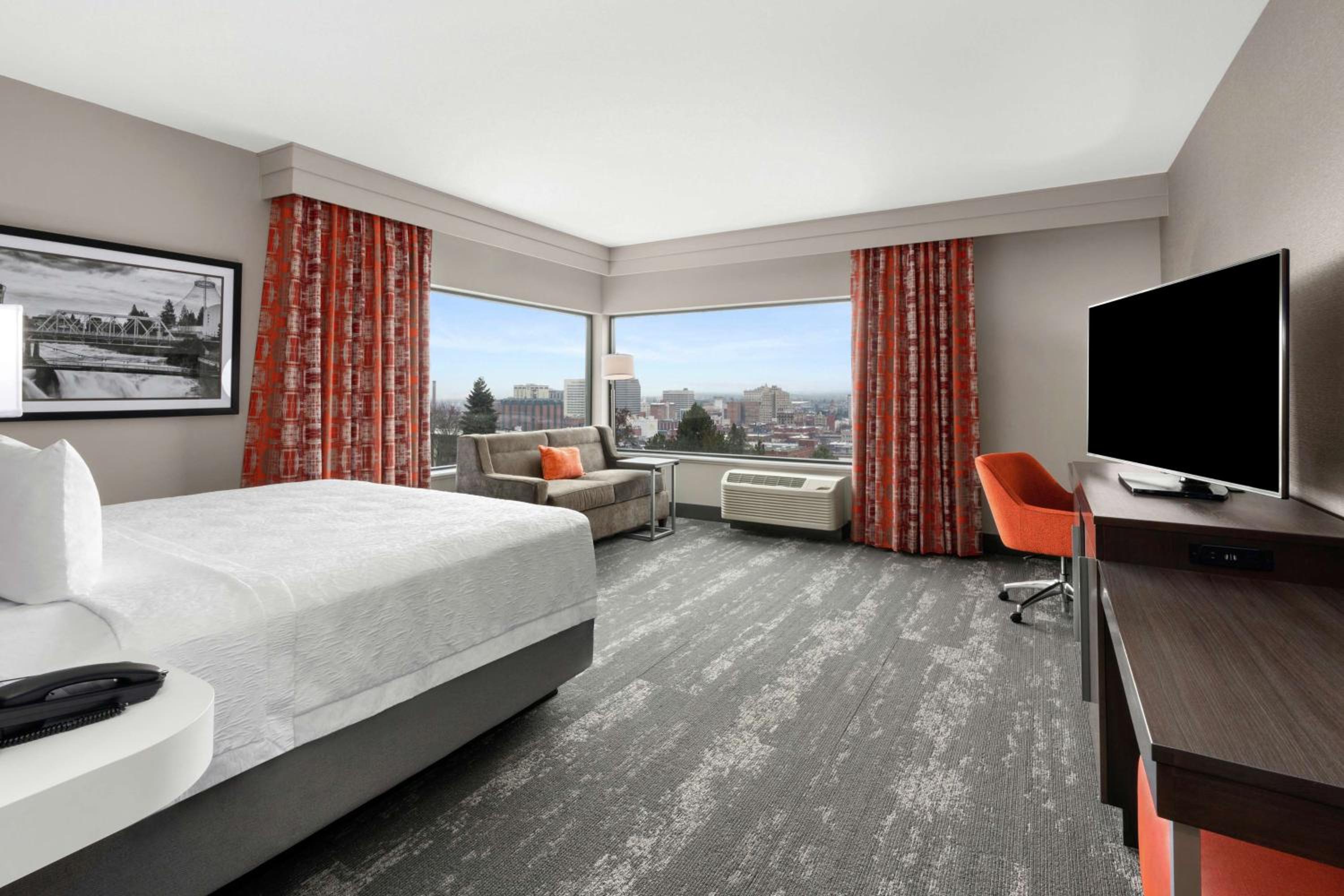 King Room with Sofa Bed - Non-Smoking - Photo 5