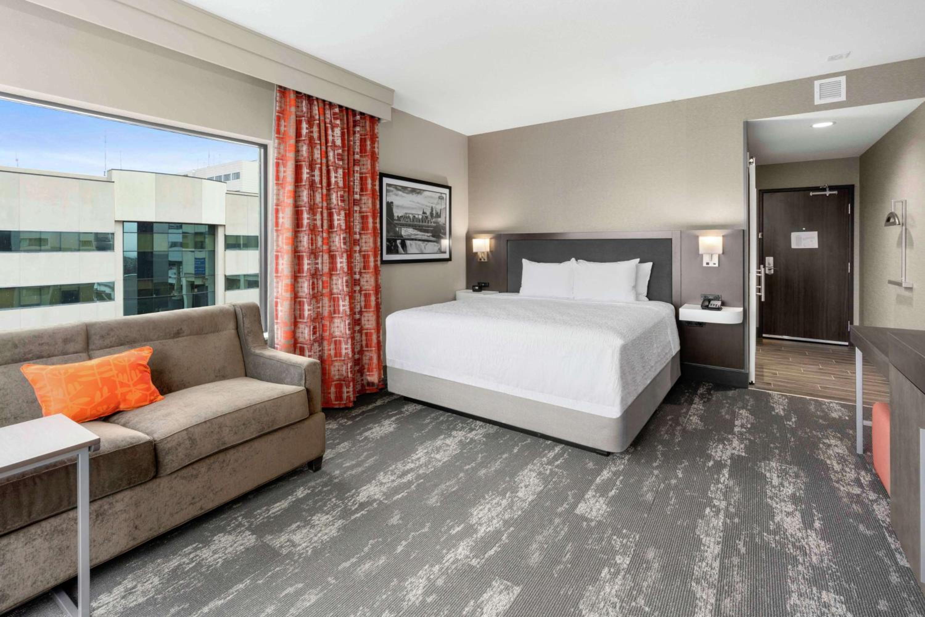 King Room with Sofa Bed and City View - Photo 3
