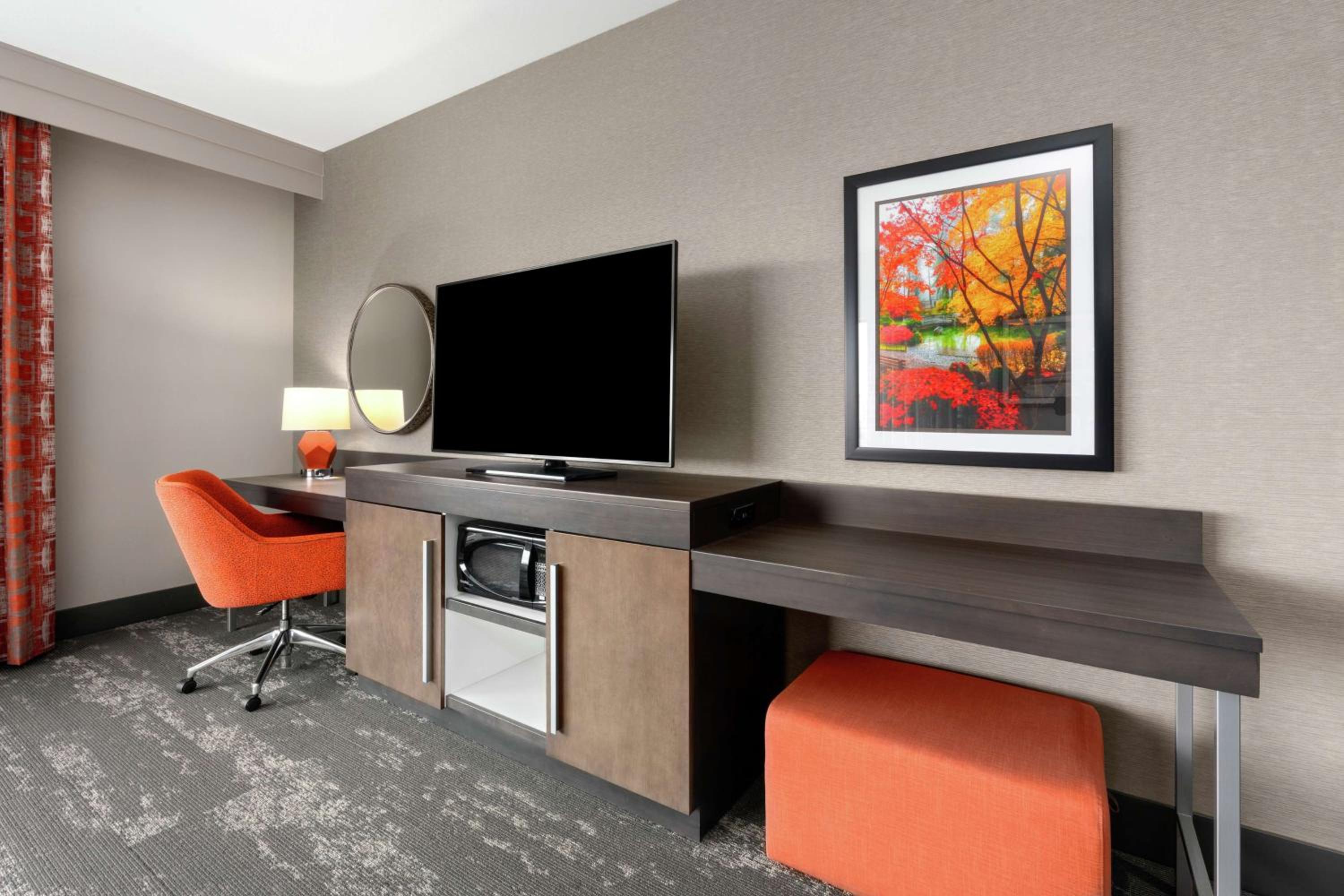 King Room with Sofa Bed - Non-Smoking - Photo 2