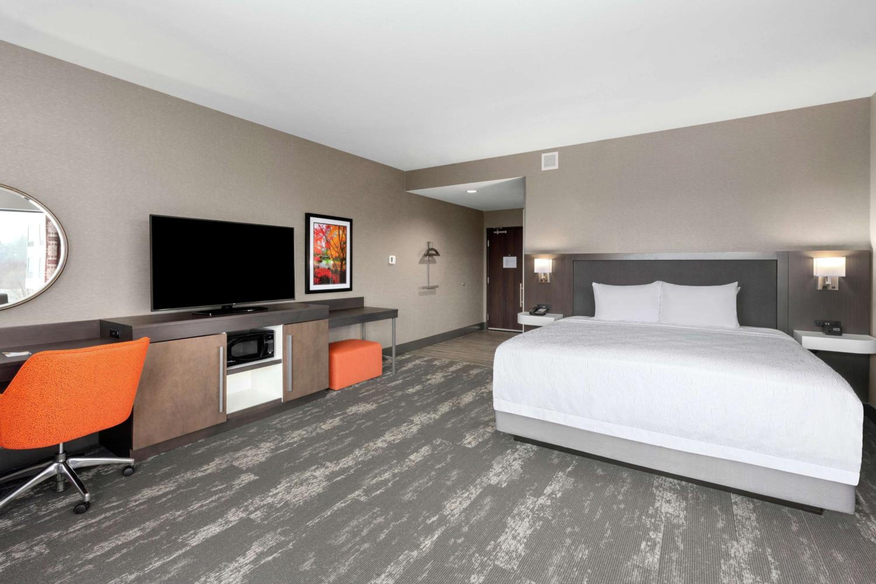 King Room with Sofa Bed - Non-Smoking - Photo 6