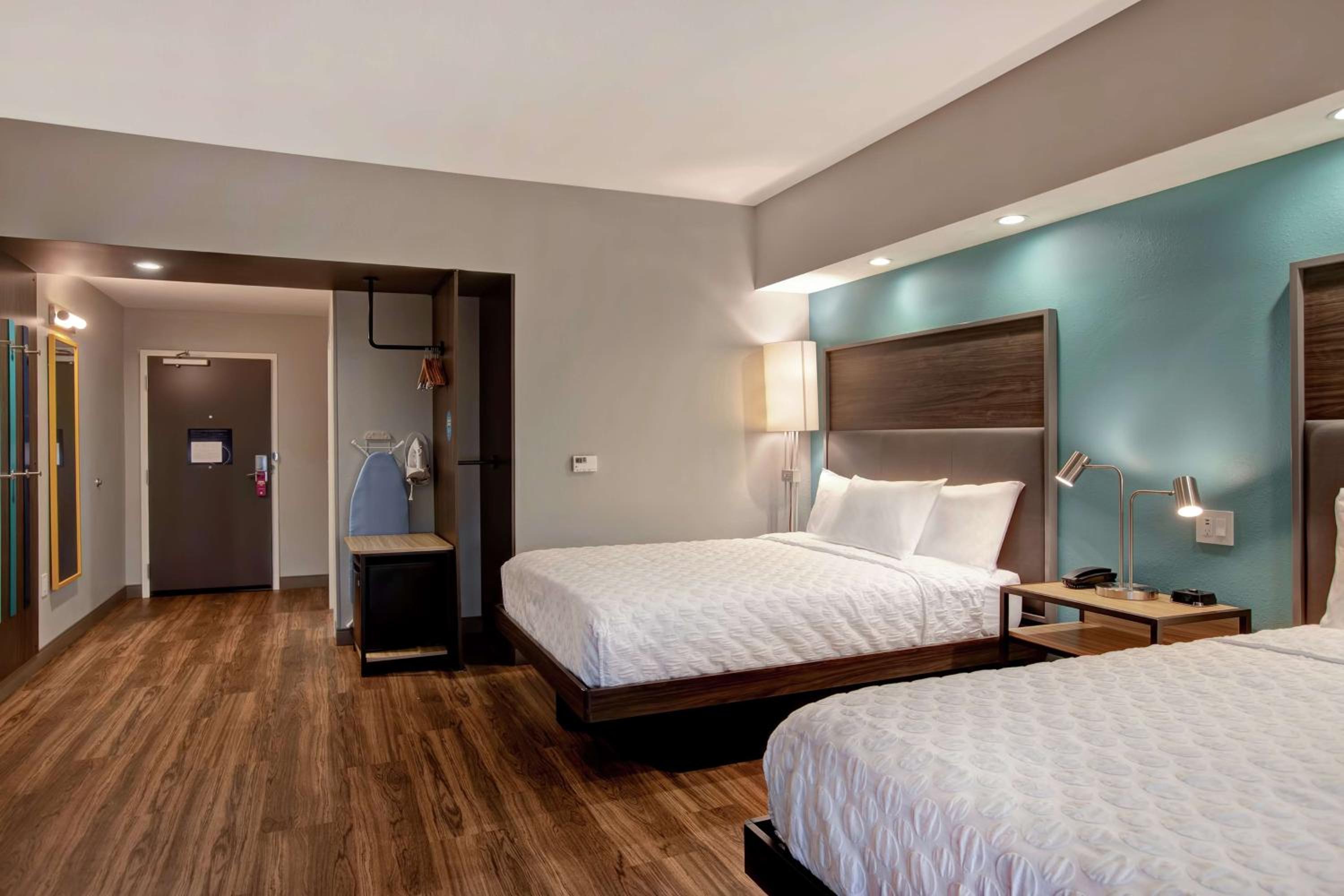 Queen Room with Two Queen Beds - Hearing Access - Photo 2