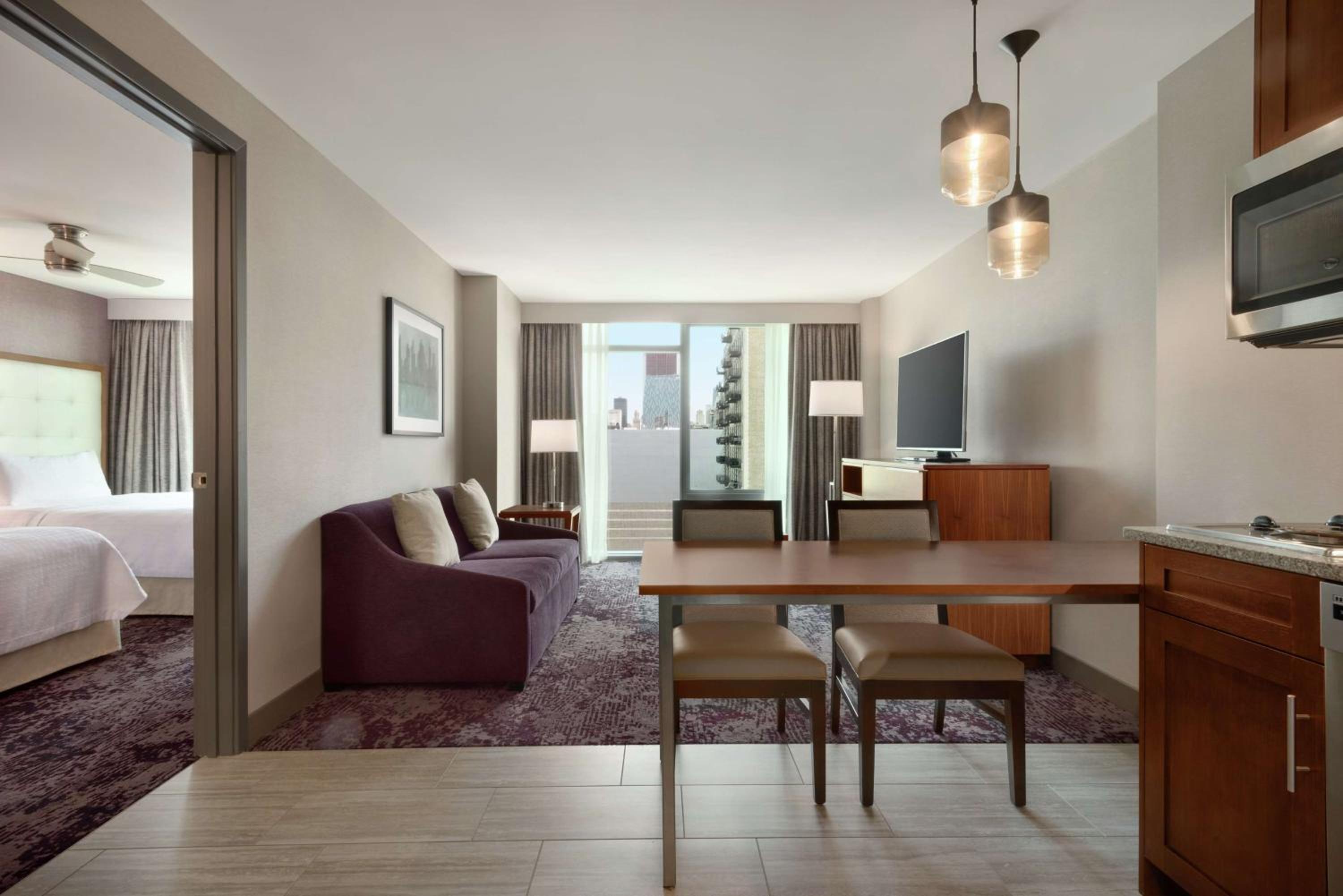 One-Bedroom Queen Suite with Two Queen Beds - Non-Smoking