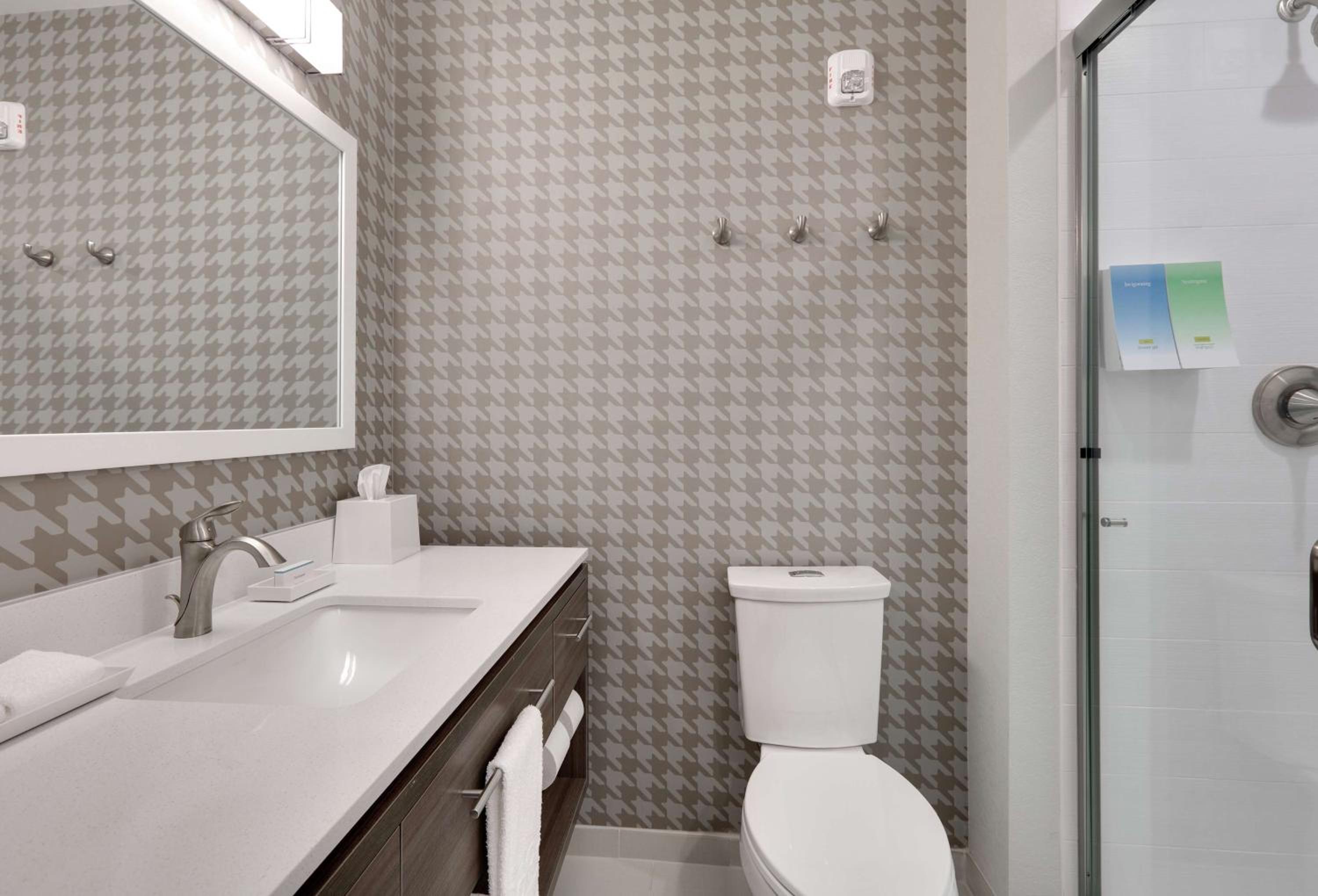 King Studio Suite - Non-Smoking - Photo 5