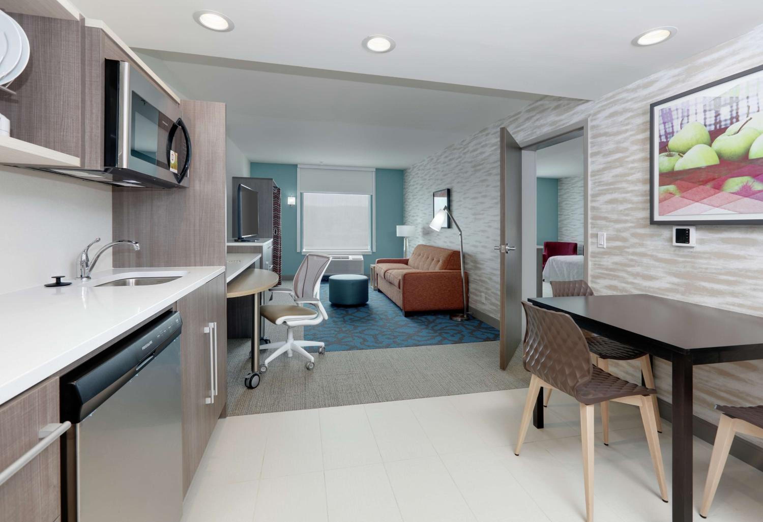 One-Bedroom King Suite - Non-Smoking