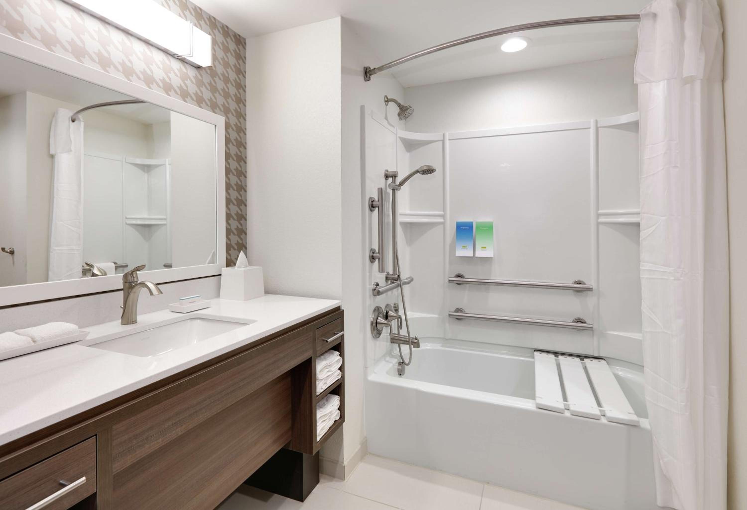 King Studio Suite - Mobility Access/Non-Smoking - Photo 2