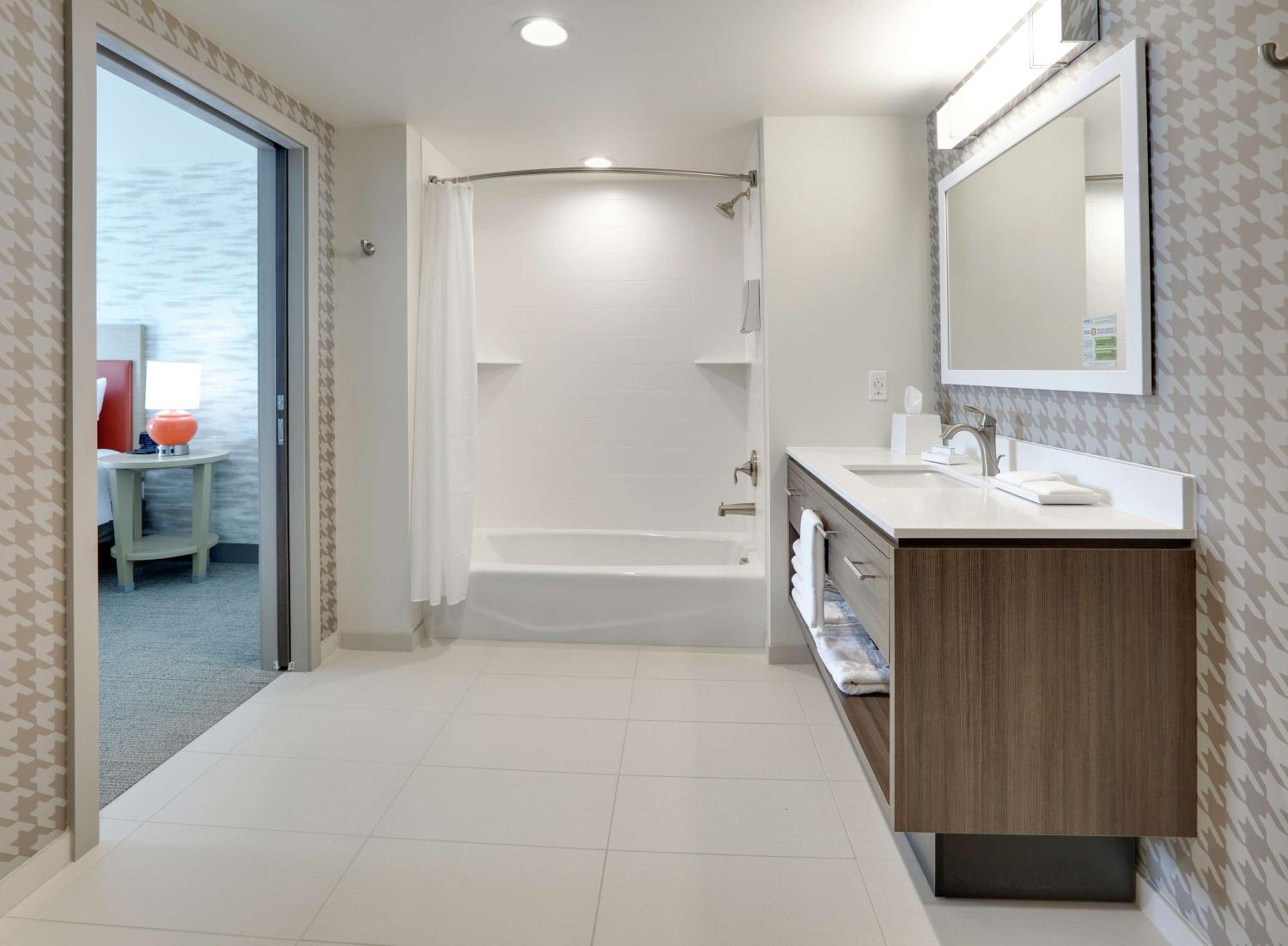 King Studio Suite - Non-Smoking - Photo 3